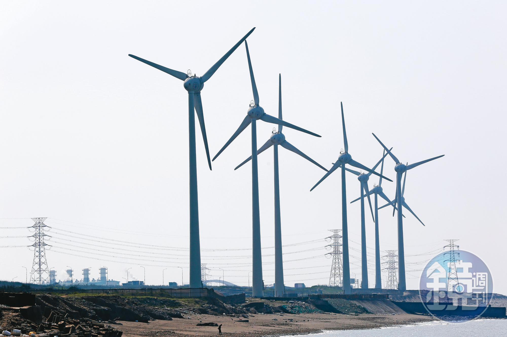 中南部沿海地區風力發電盛行，不肖地方民代及黑道覬覦龐大利益，向業者敲詐索賄，檢警調擴大偵辦中。