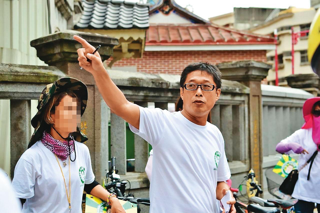 雲林縣口湖鄉長林哲凌（右）以擺平民眾抗爭為由，向光電業者收賄750萬元，雲林地檢署上月底依貪汙罪將他起訴。（翻攝林哲凌臉書）