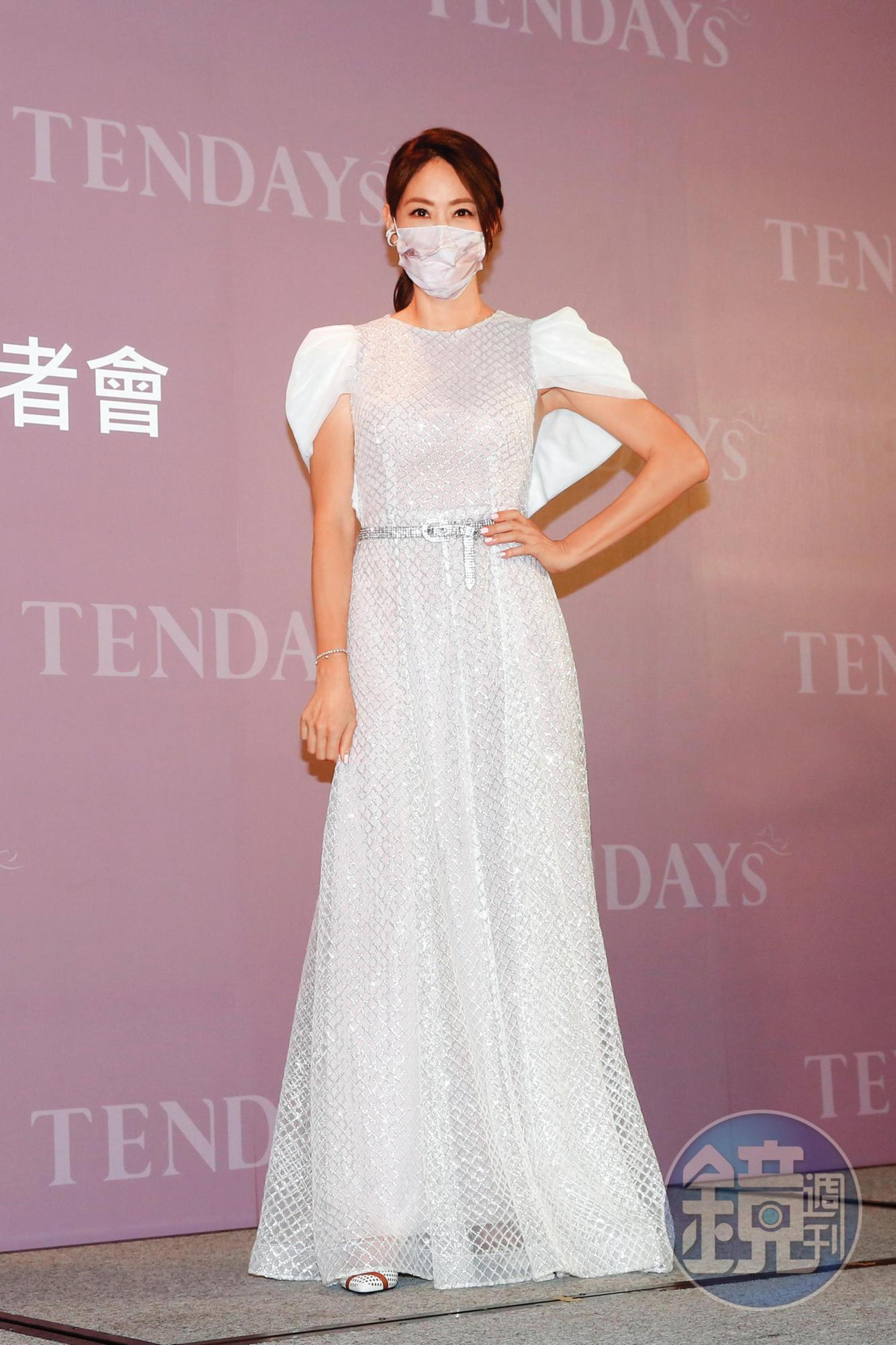 之前賈永婕除了喊話「郭董抱抱」,還曝光兩人對話,互稱大哥跟妹妹,而且彼此取暖。