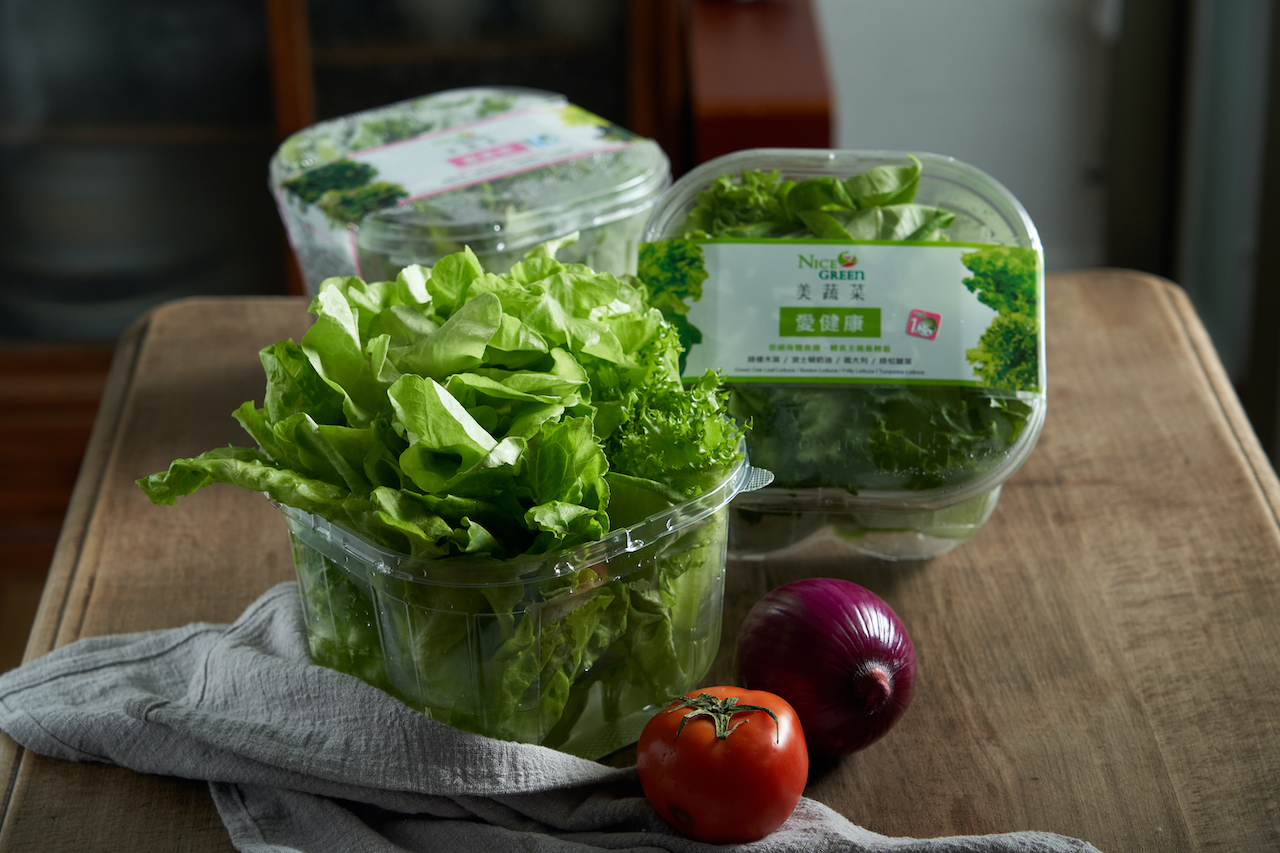 無塵室種植的「Nice Green 美蔬菜」，標榜不用洗可生吃，口感細嫩。（1,500元／組）