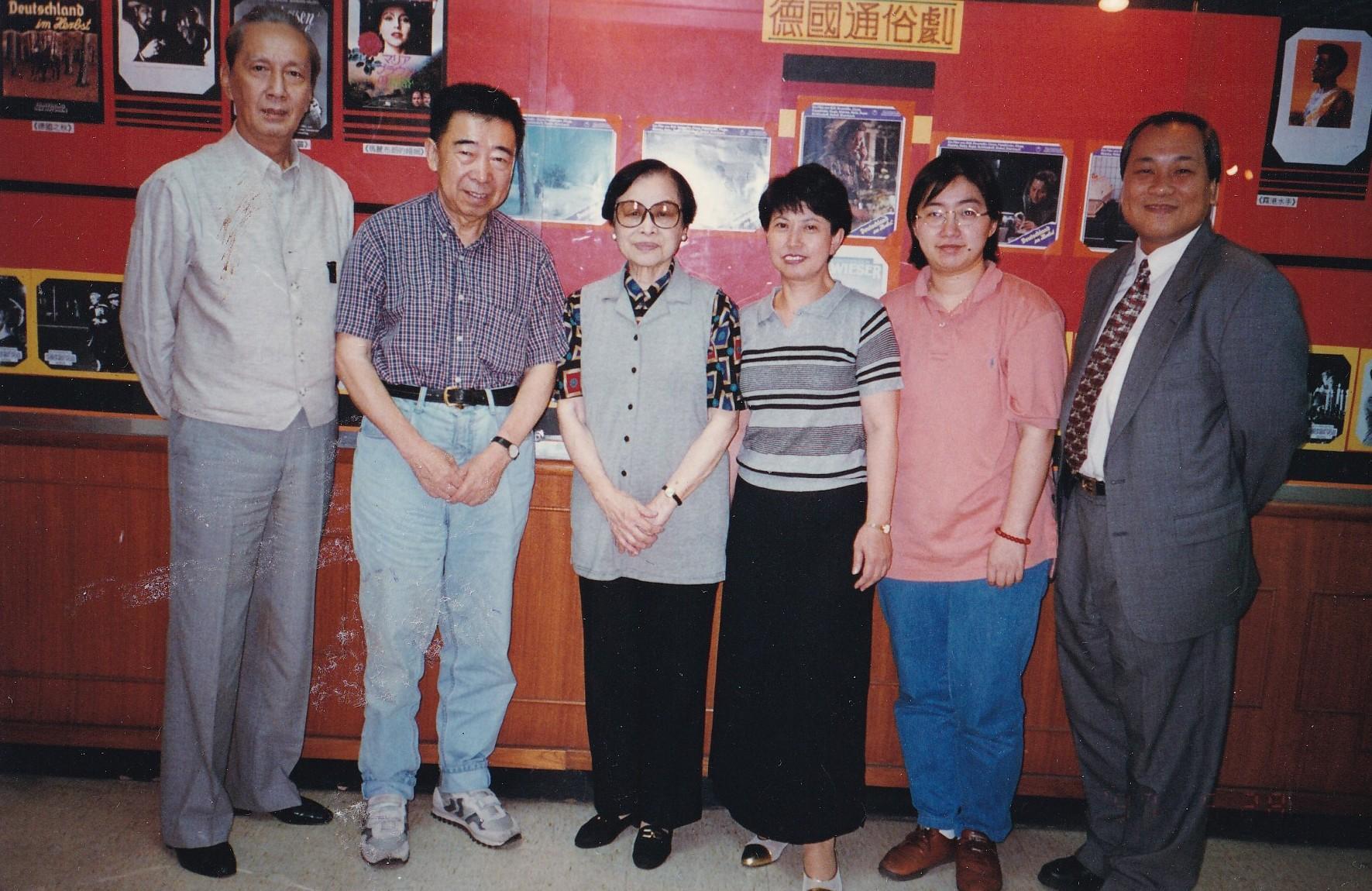 黃建業（右起）擔任電影資料館館長期間推動口述歷史訪問，任職電資館的薛惠玲、顧問左桂芳主持訪問資深影人童月娟、導演宋存壽及雷震。（黃建業提供）