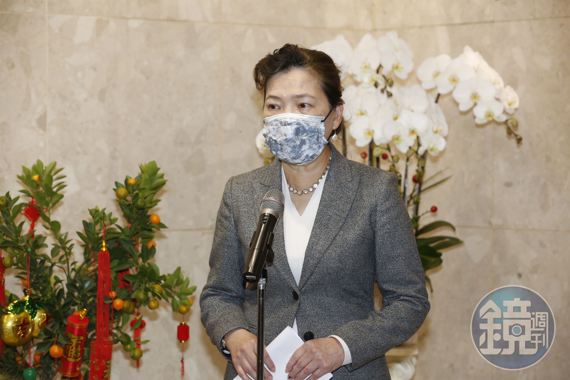 振興五倍券一開放，大批民眾湧入官網搶400萬份的好食券，經濟部長王美花喊話「慢慢來，有很多不用急著搶」。（本刊資料照）