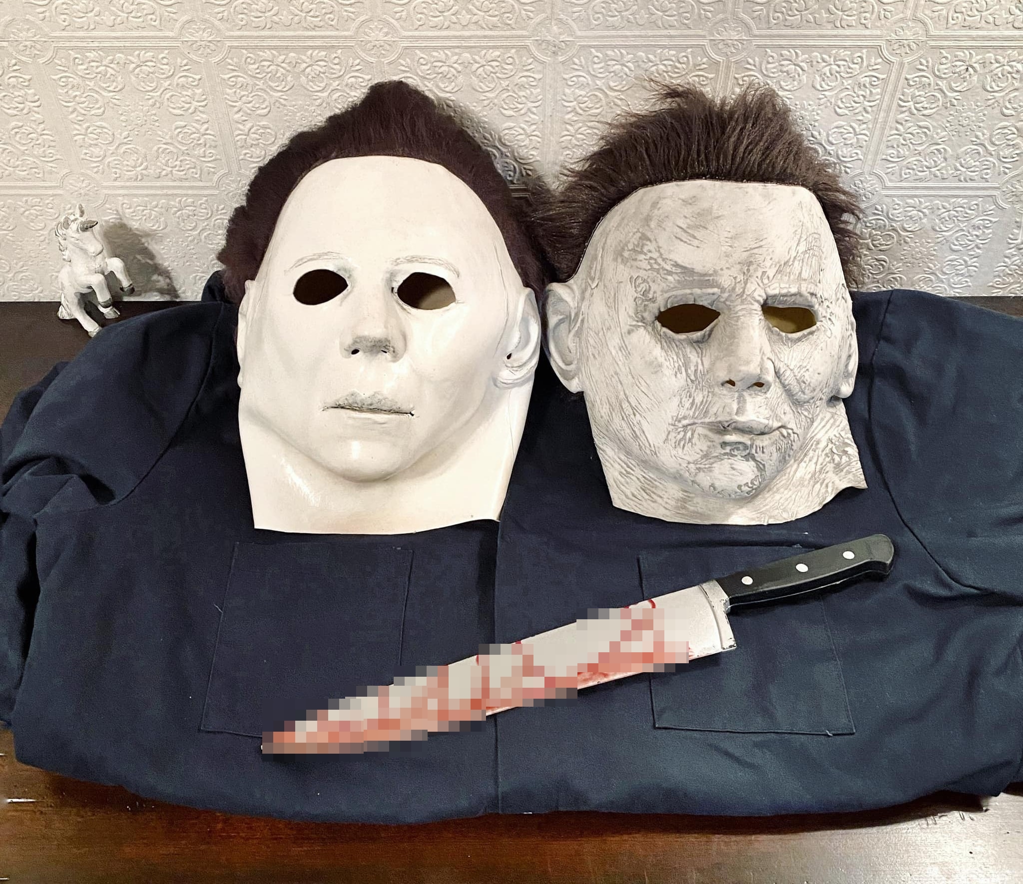 馬克在臉書公布自己惡作劇的服裝和道具。（翻攝Mark Metzger臉書）