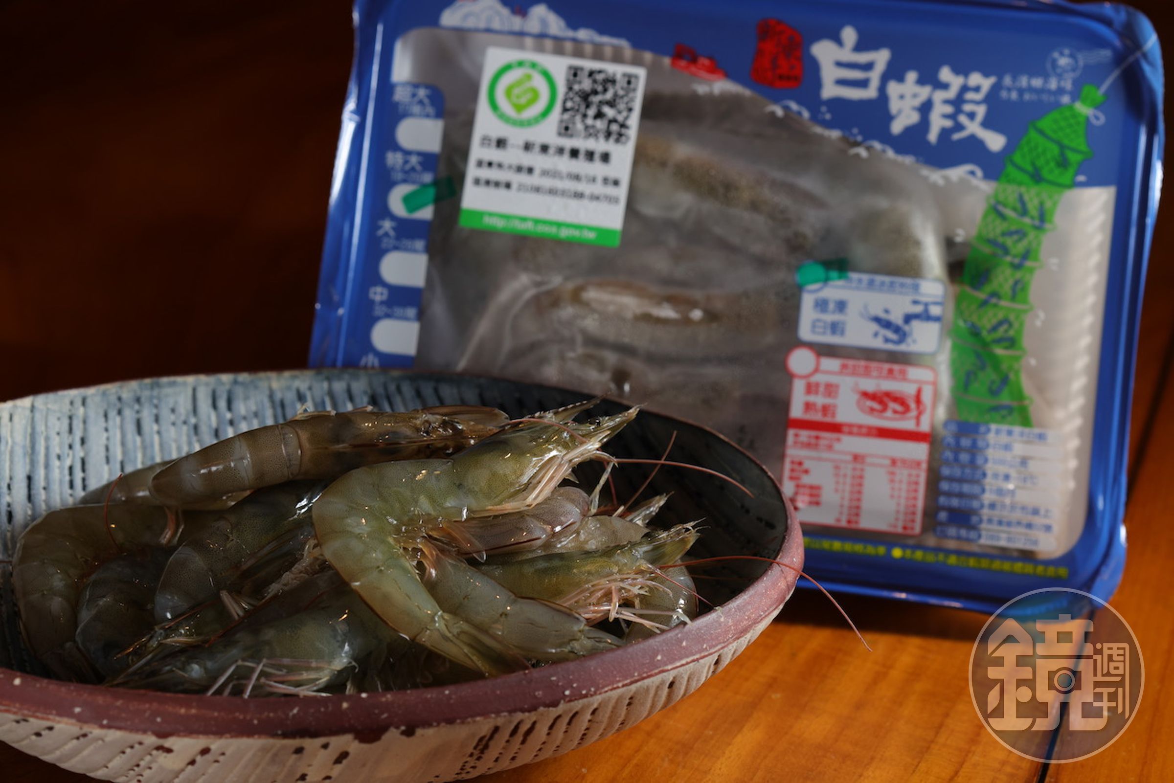 蝦農「新東洋養殖場」自產自銷的「極凍白蝦」個頭彈實。（350元／500g）