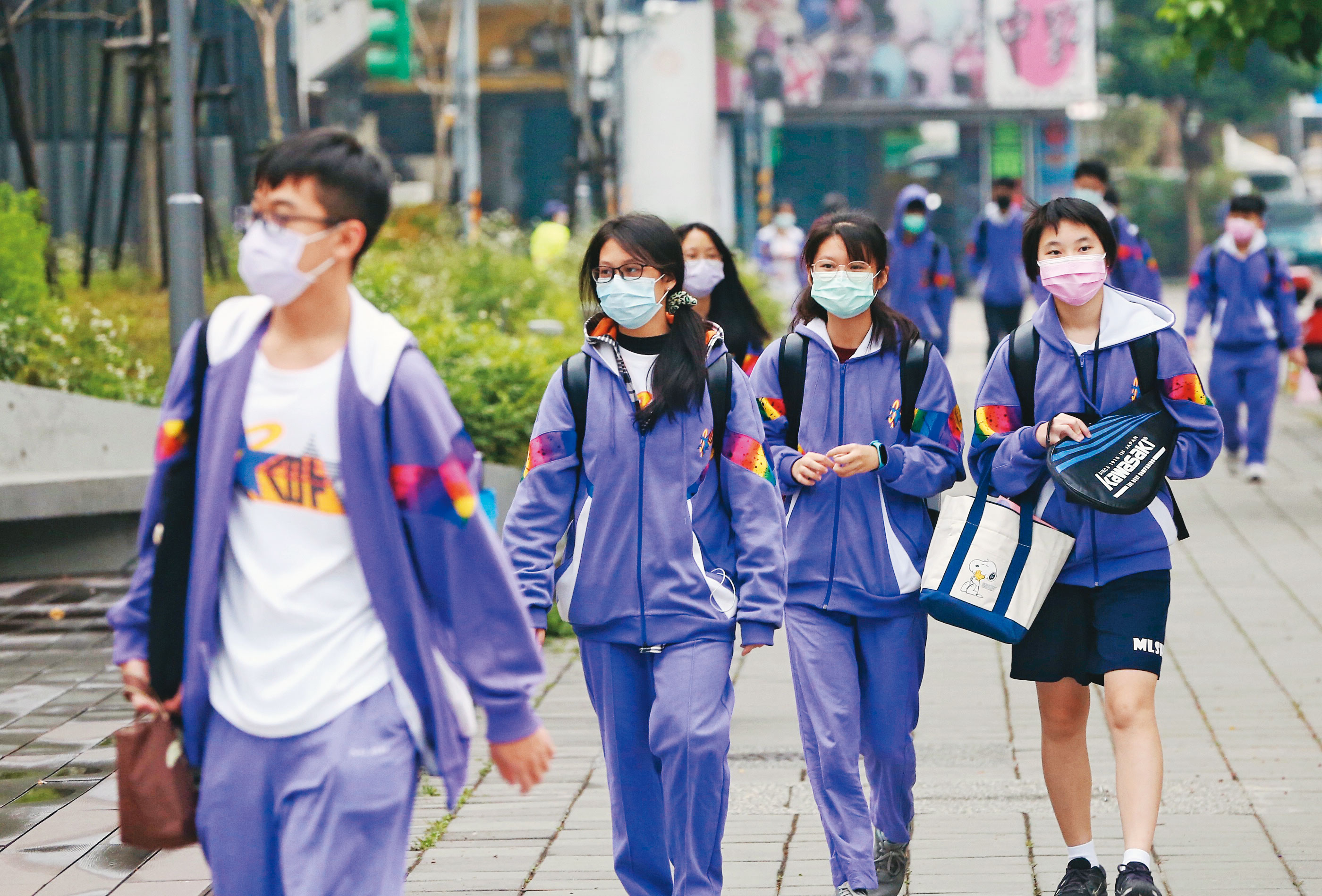 學齡兒童不是家庭經濟支柱,保險首重醫療保障。