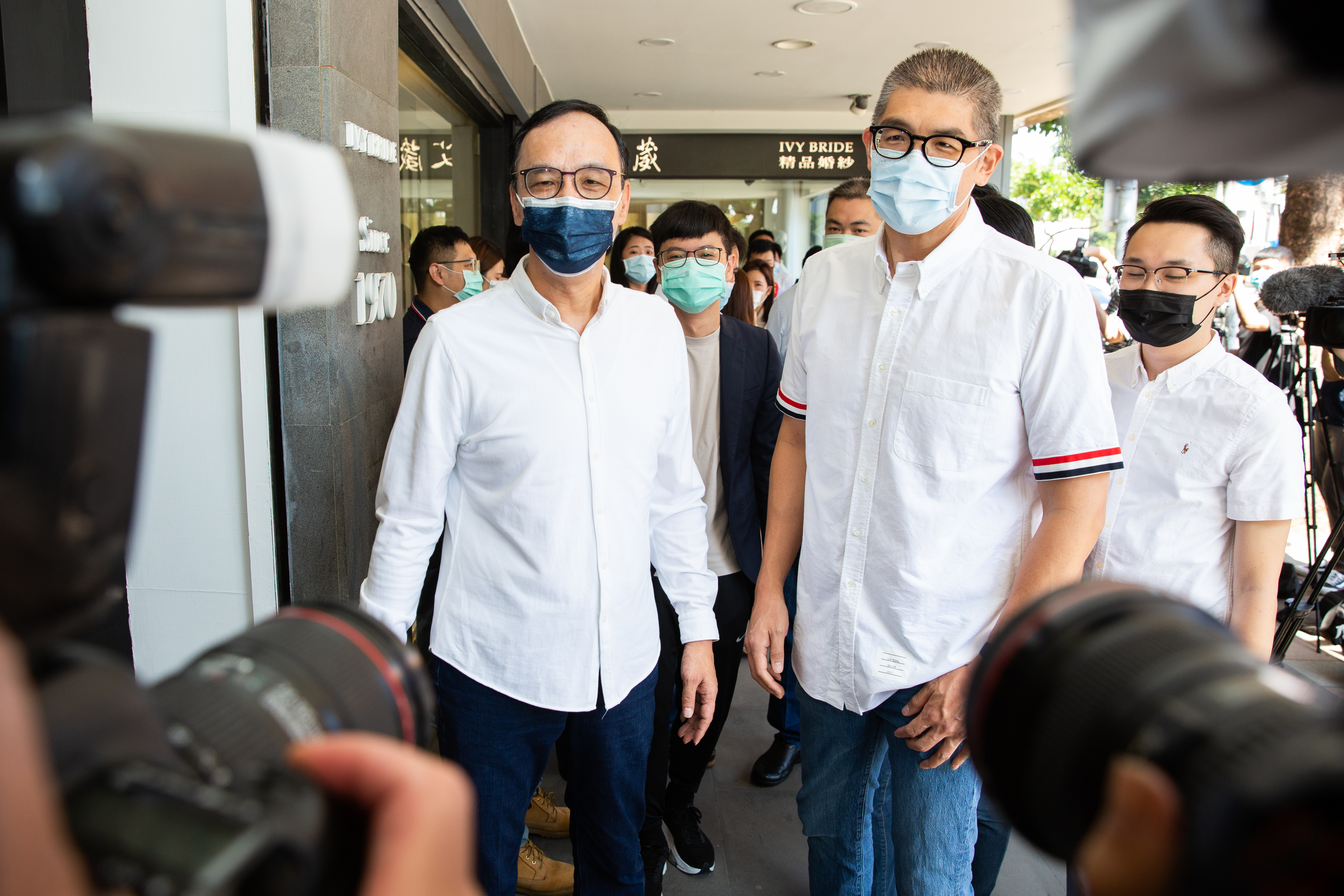 連勝文（右）公開表態，力挺朱立倫（左）擔任國民黨主席。（本刊資料照）