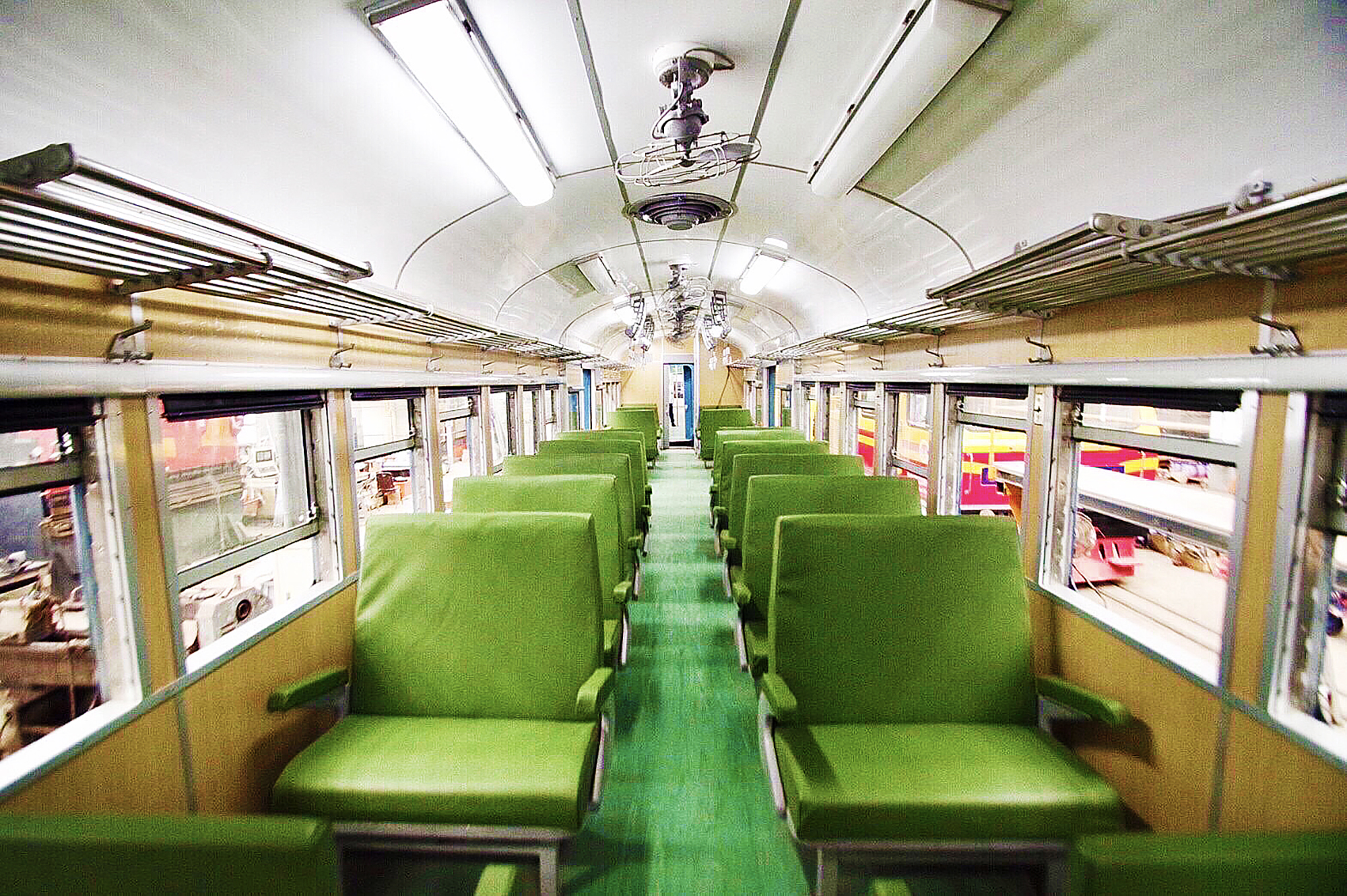 耗時一年半修復，台鐵「藍皮解憂號」預計10月23月正式啟航。（雄獅旅遊提供）