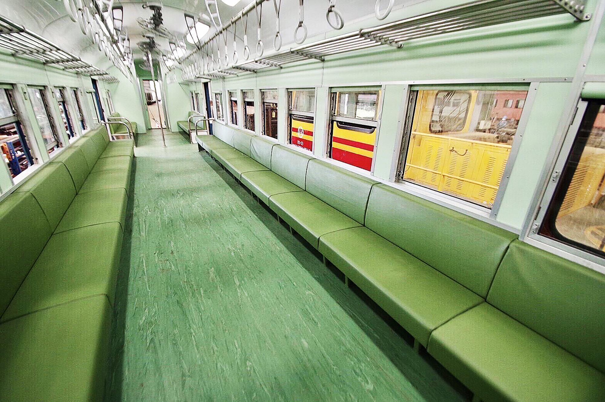 台鐵最新觀光列車將登場，復古藍皮解憂號雙排椅再現。（雄獅旅遊提供）