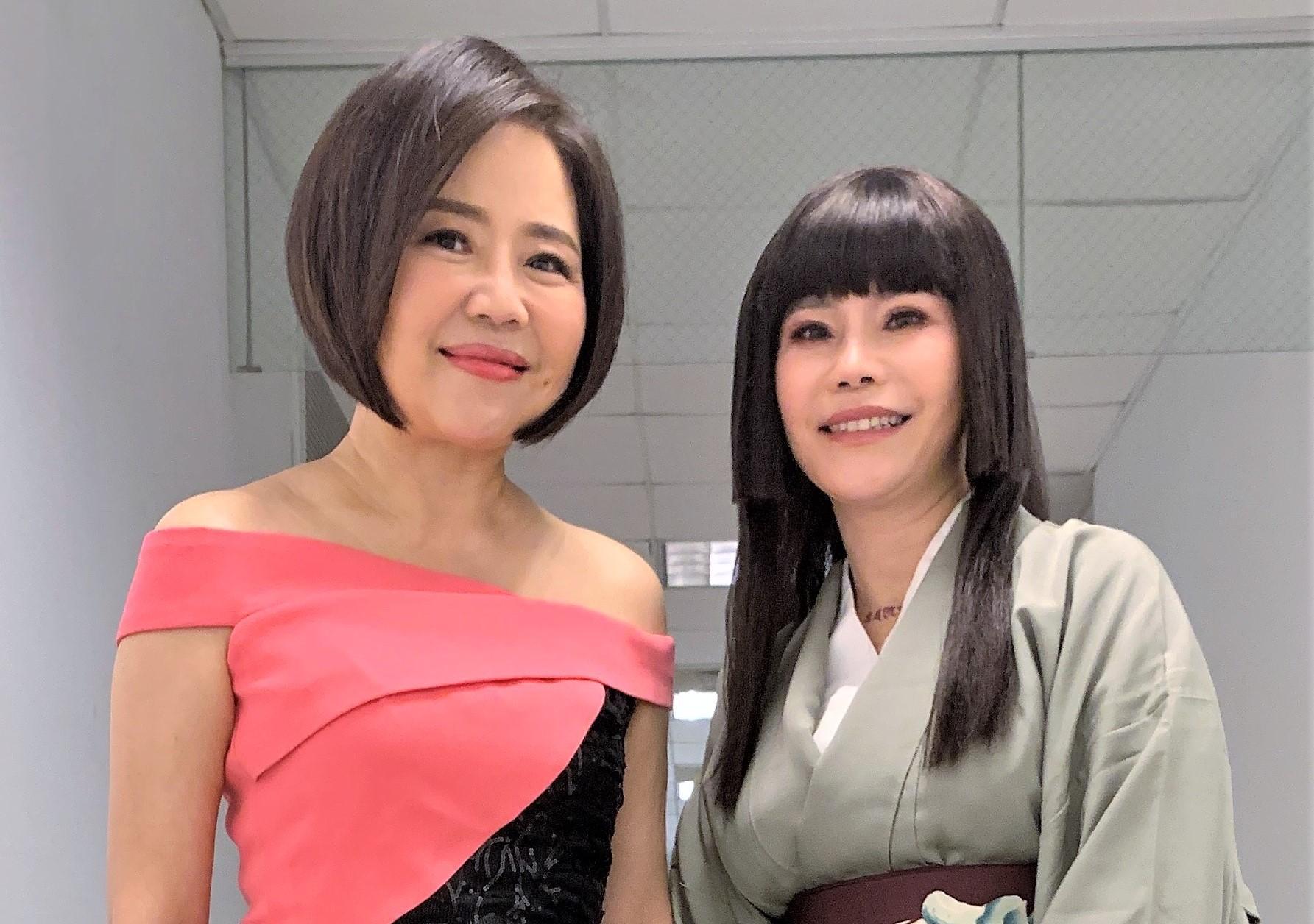 于美人(左)為了《超級紅人榜》500集特輯,精心準備表演挑戰詹雅雯(右)。(三立提供)