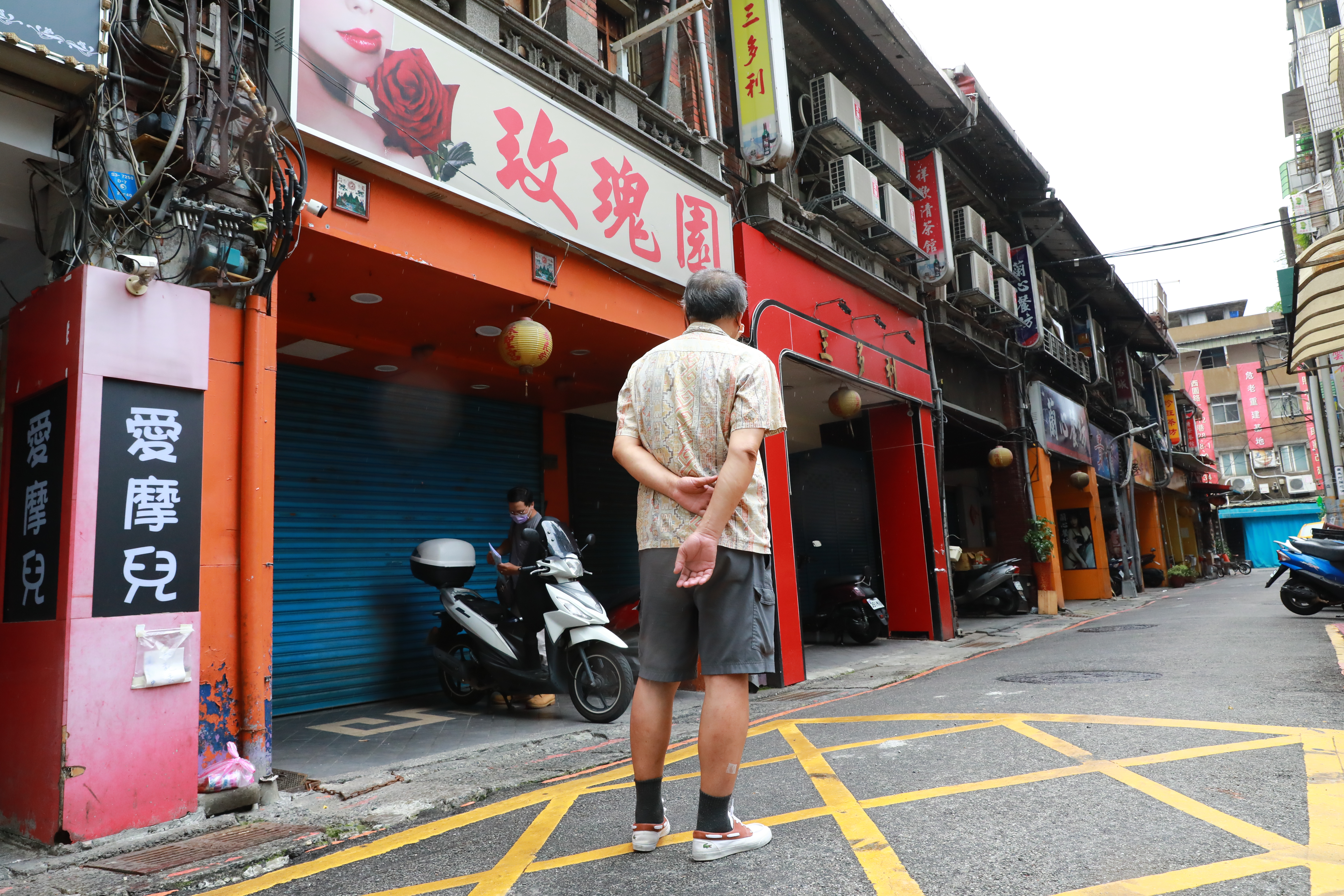 B先生住在萬華10年，和外地友人聊萬華人時，反而是講得比較少的人。