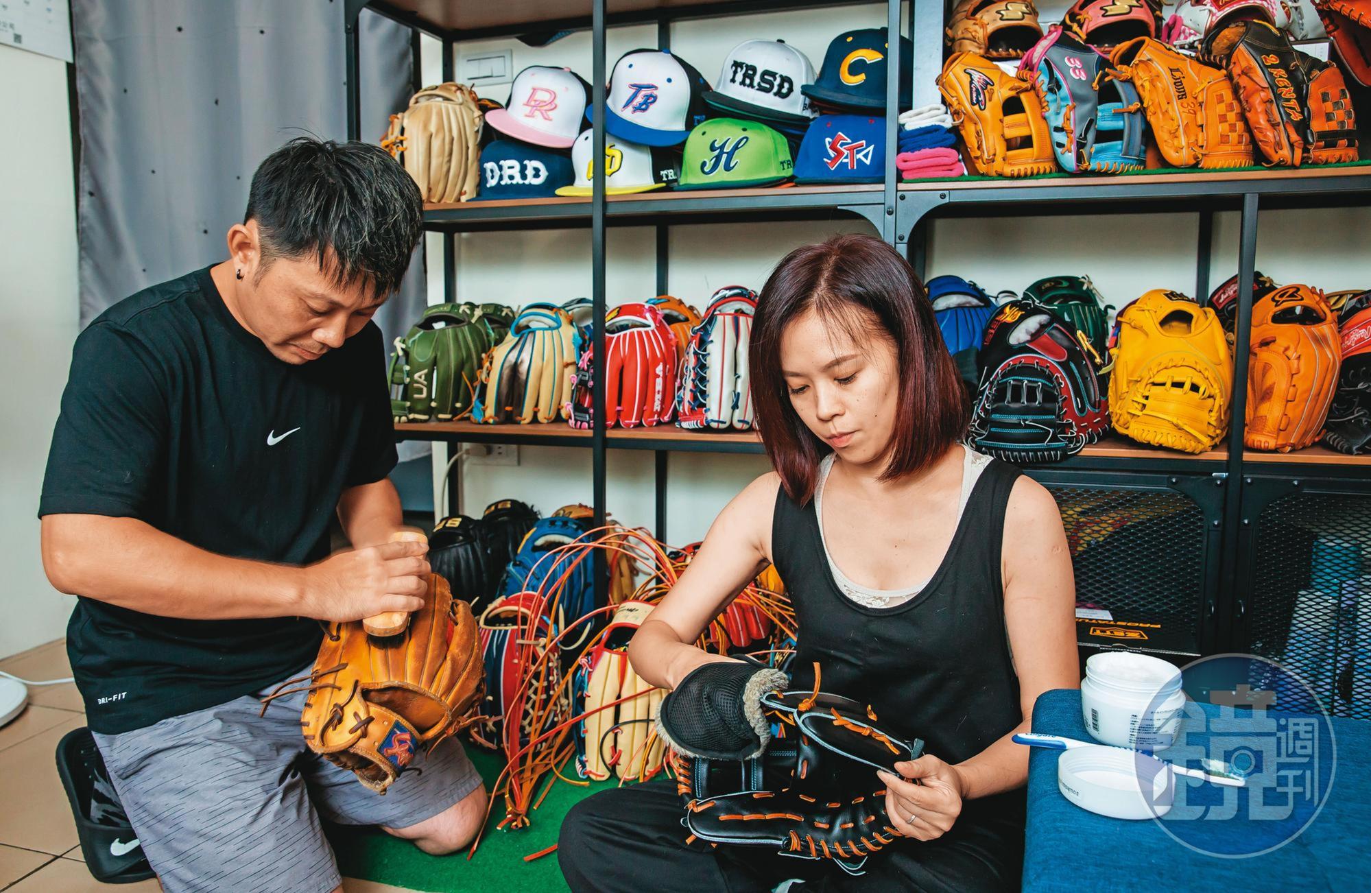 魏小松才剛新婚,新婚妻是舞蹈老師,對於執著棒球的魏小松支持也理解。2人的日常就是一起整理棒球手套。