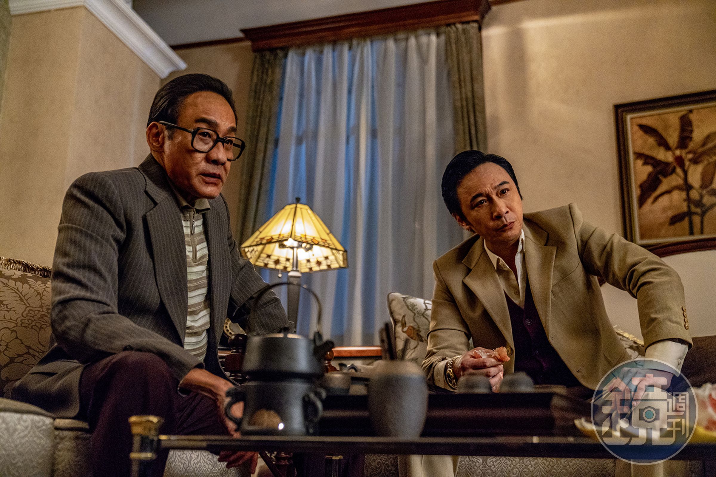 梁家輝與吳鎮宇各自演出影射「跛豪」與「呂樂」的角色，與廉政公署展開邪惡與正義的鬥爭。（華映）