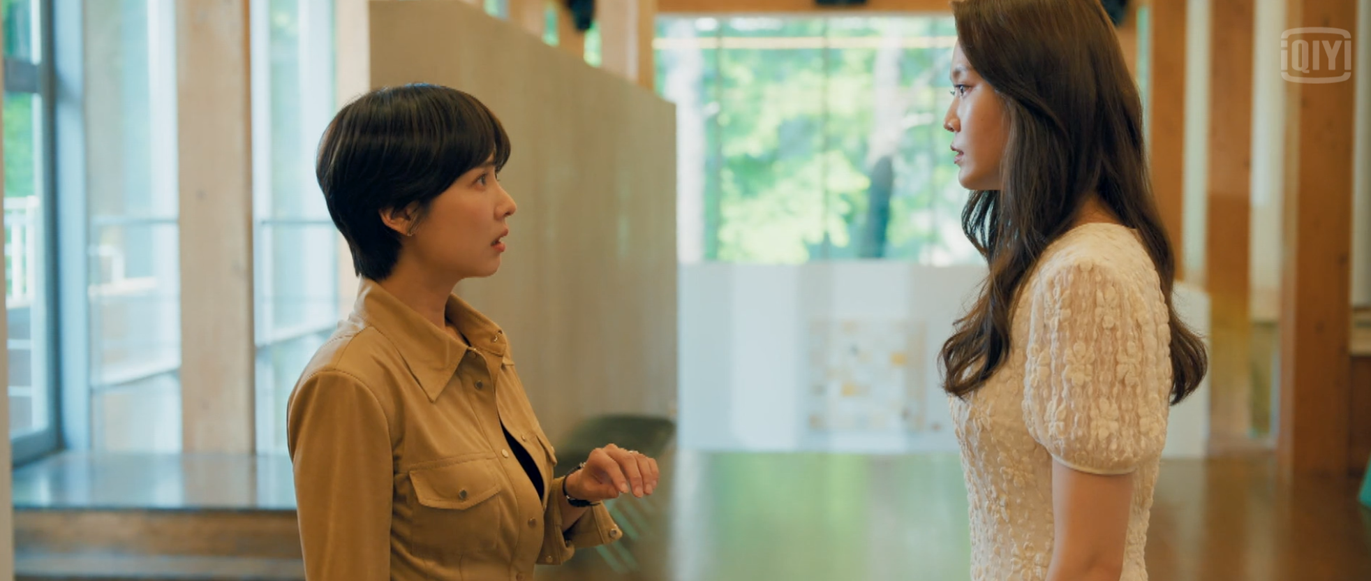 曹如晶與黃娜允當面對質，互賞巴掌撕破臉。（截圖自愛奇藝國際站）