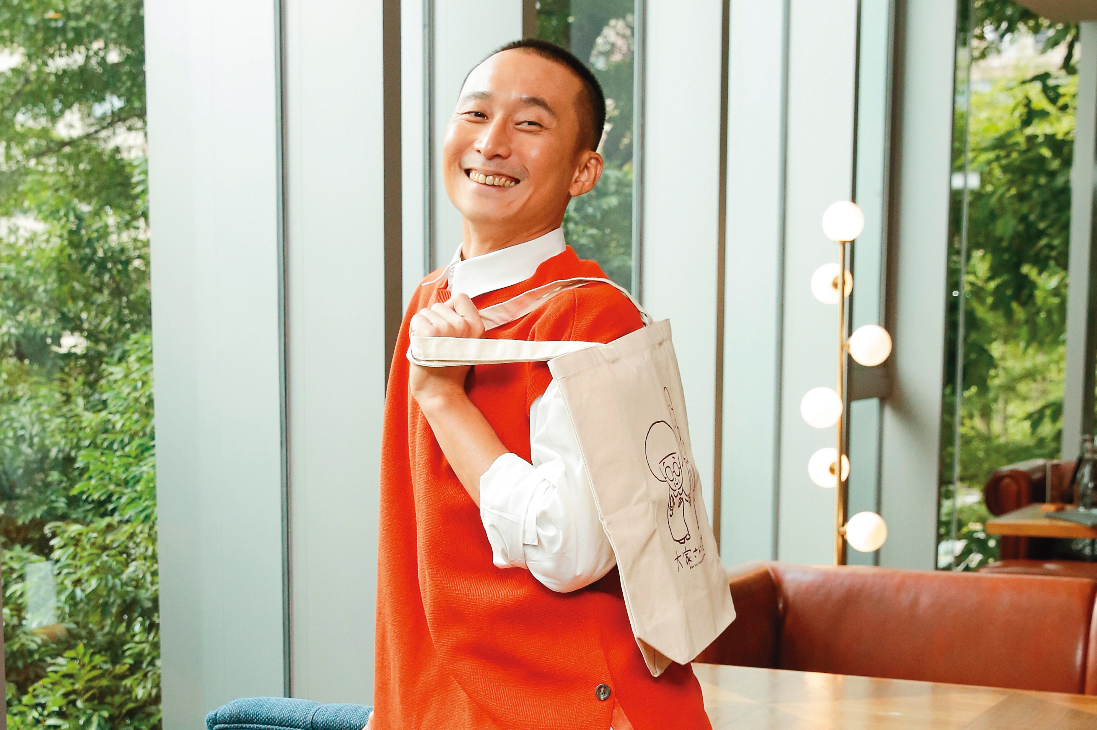 浩子入行多年行事作風低調，對身邊工作人員很照顧。