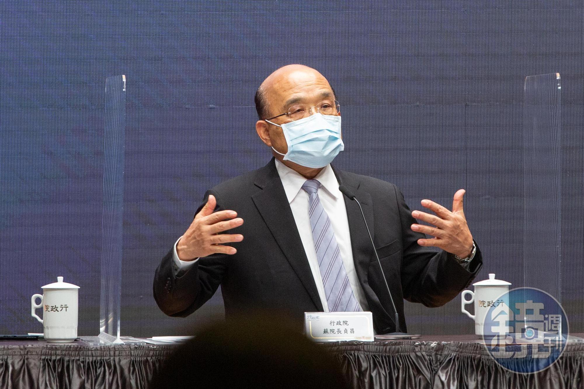 行政院長蘇貞昌在政院報告中向染疫亡者致歉，並重申諾富特飯店群聚感染事件與後來的本土疫情爆發無關。（本刊資料照）