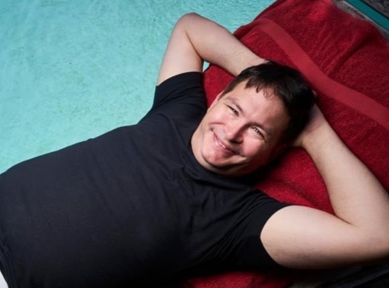 喬納因擁有一根巨大的陰莖，引起全球網友一陣議論。（翻攝Jonah Falcon IG）