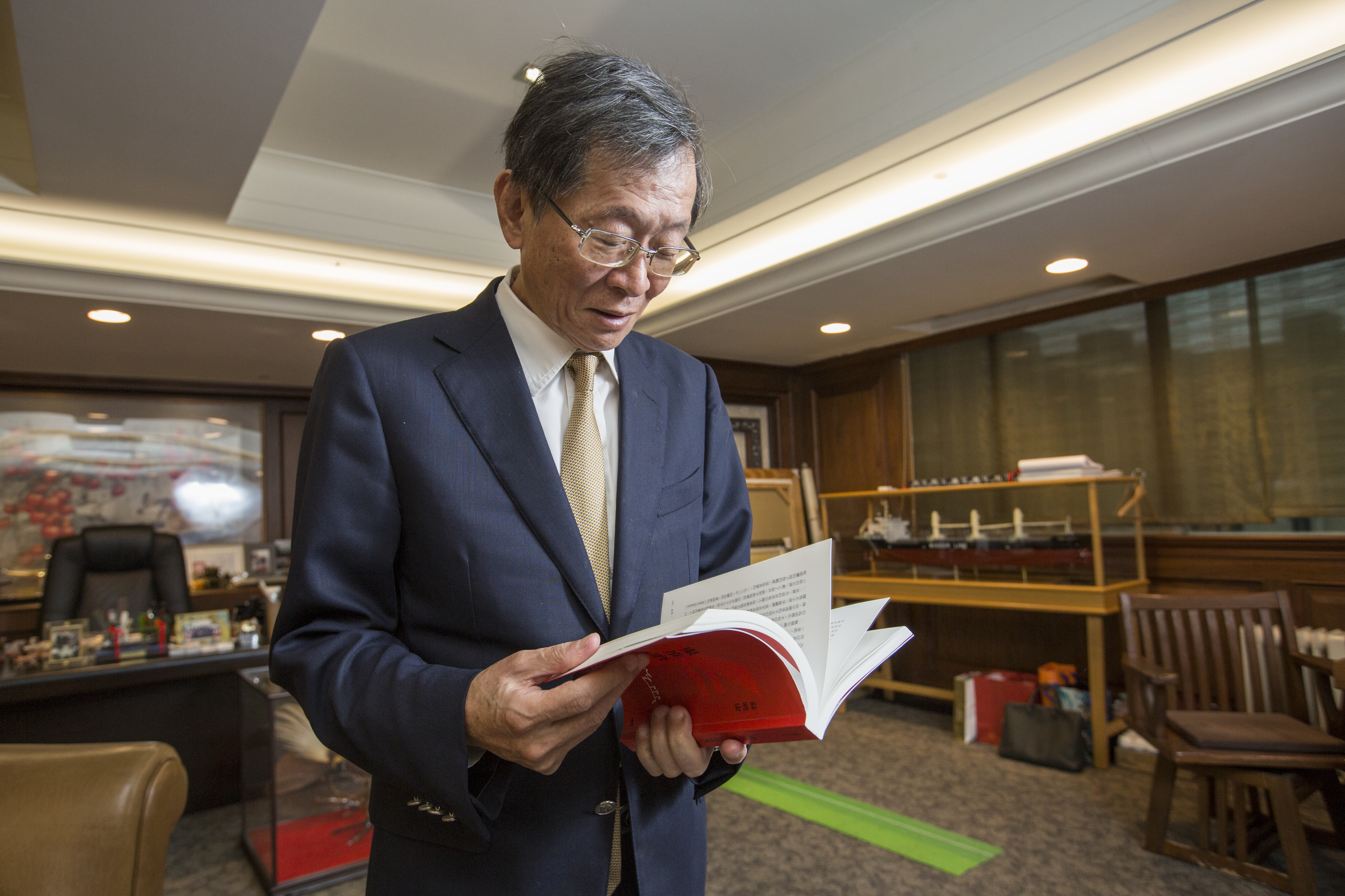 藍俊昇愛看書，對各類書籍都有涉獵，近期他在看中國作家蘇曉康談論中國問題的《鬼推磨：中國魔幻三十年》。