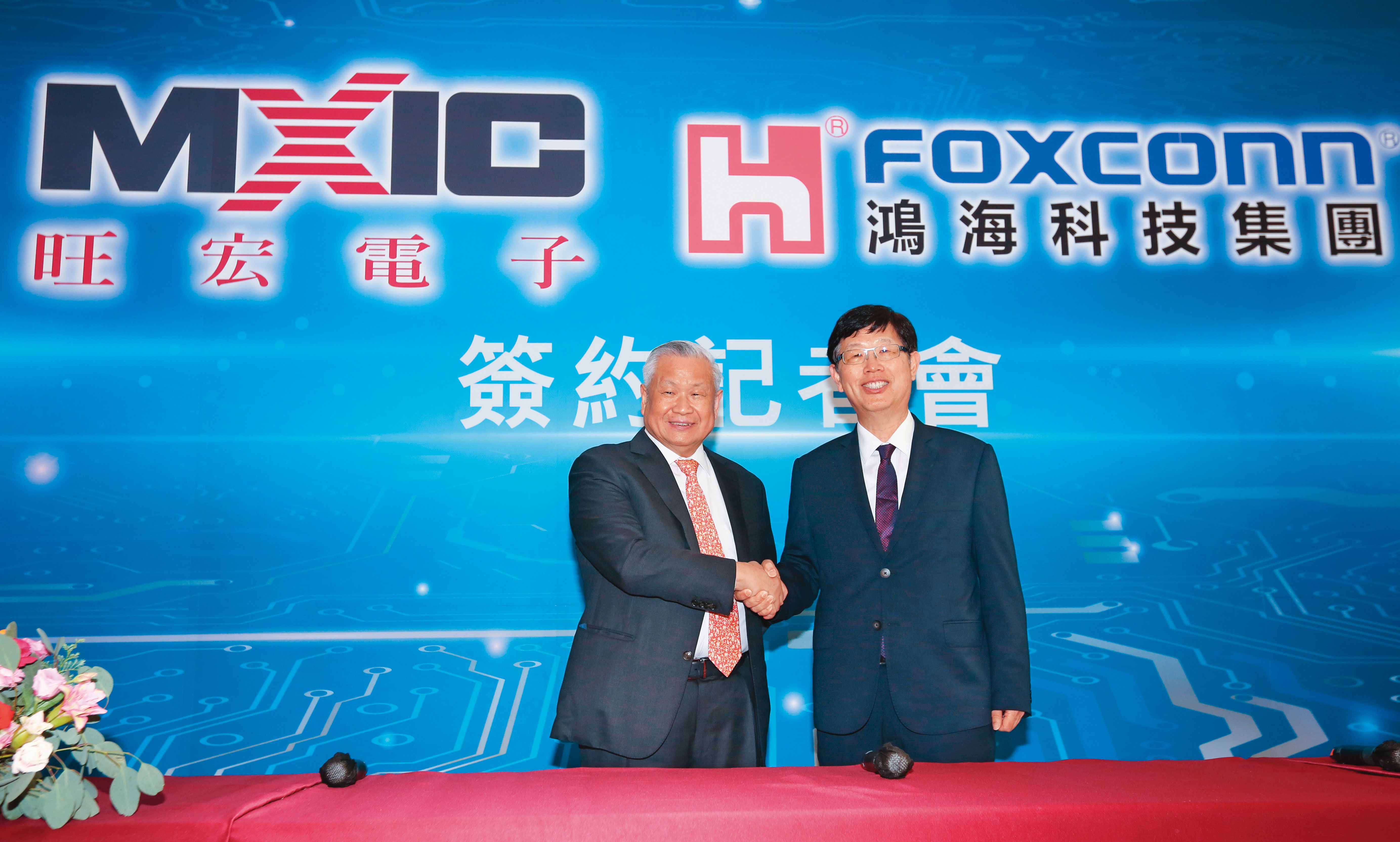 鴻海董事長劉揚偉（右）買下旺宏6吋晶圓舊廠的舉動，展現了鴻海集團欲透過第三代半導體事業的布局，協助旗下MIH打造電動車生態系的決心。