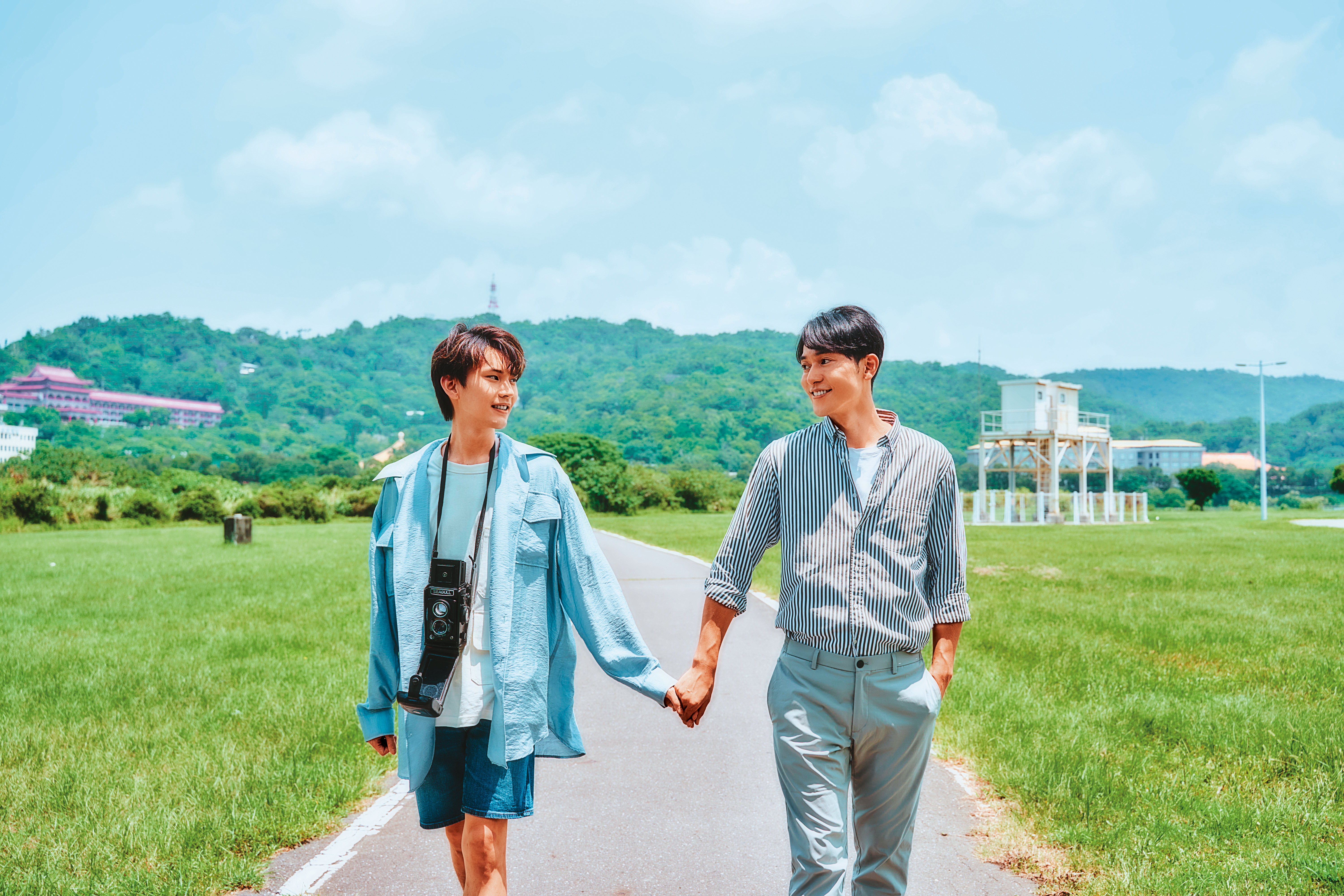 河合朗弘(右)與邱治澔(左)主演BL劇《隔離後見個面,好嗎?》採遠端線上拍攝,兩人直到最後一天才真正見面。(KKTV提供)© 2021 See You After Quarantine? _ Partners All Rights Reserved.