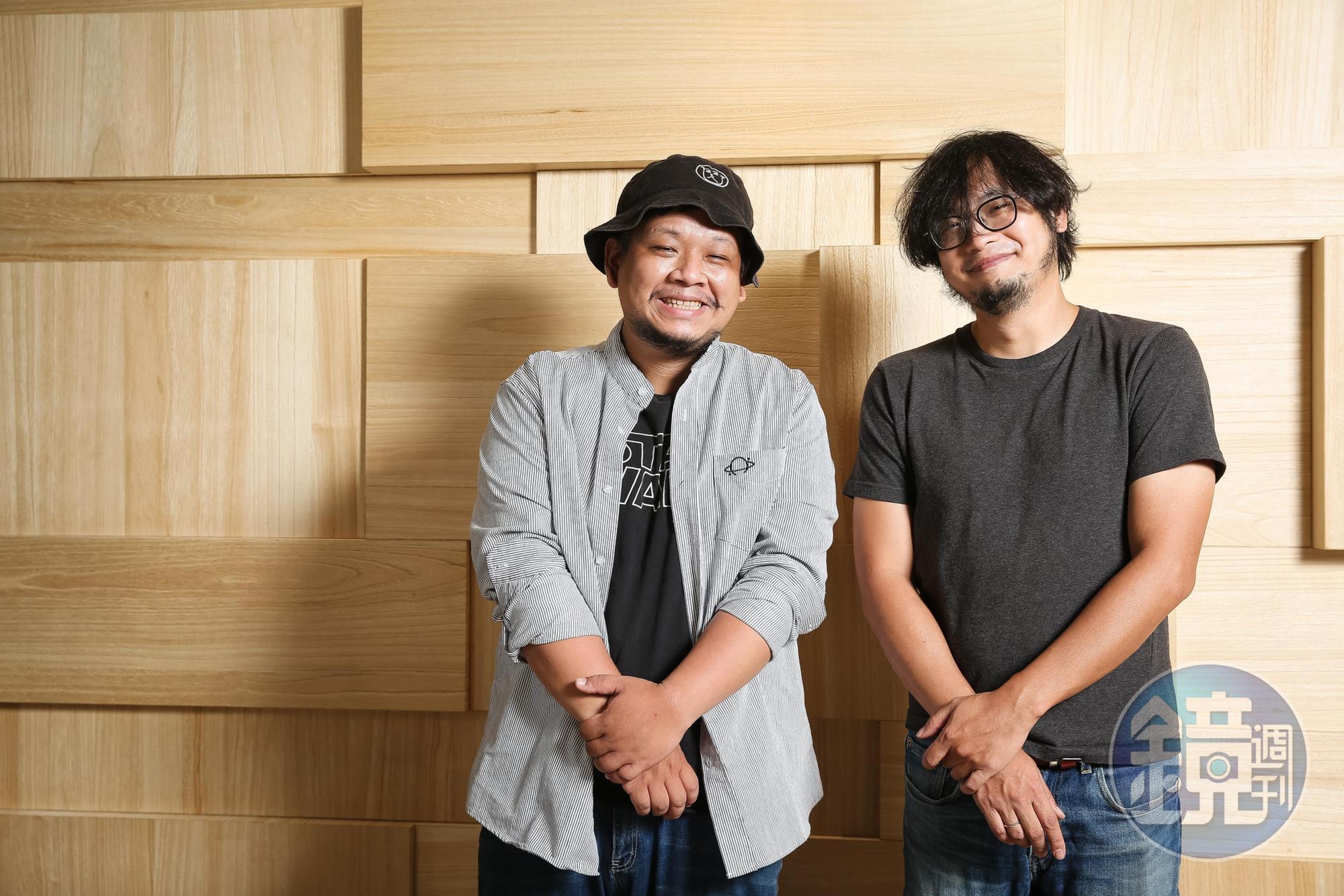 導演姜秉辰(右)、黃弈勛(左)在《隔離後見個面,好嗎?》開拍前反覆討論調整拍攝SOP。