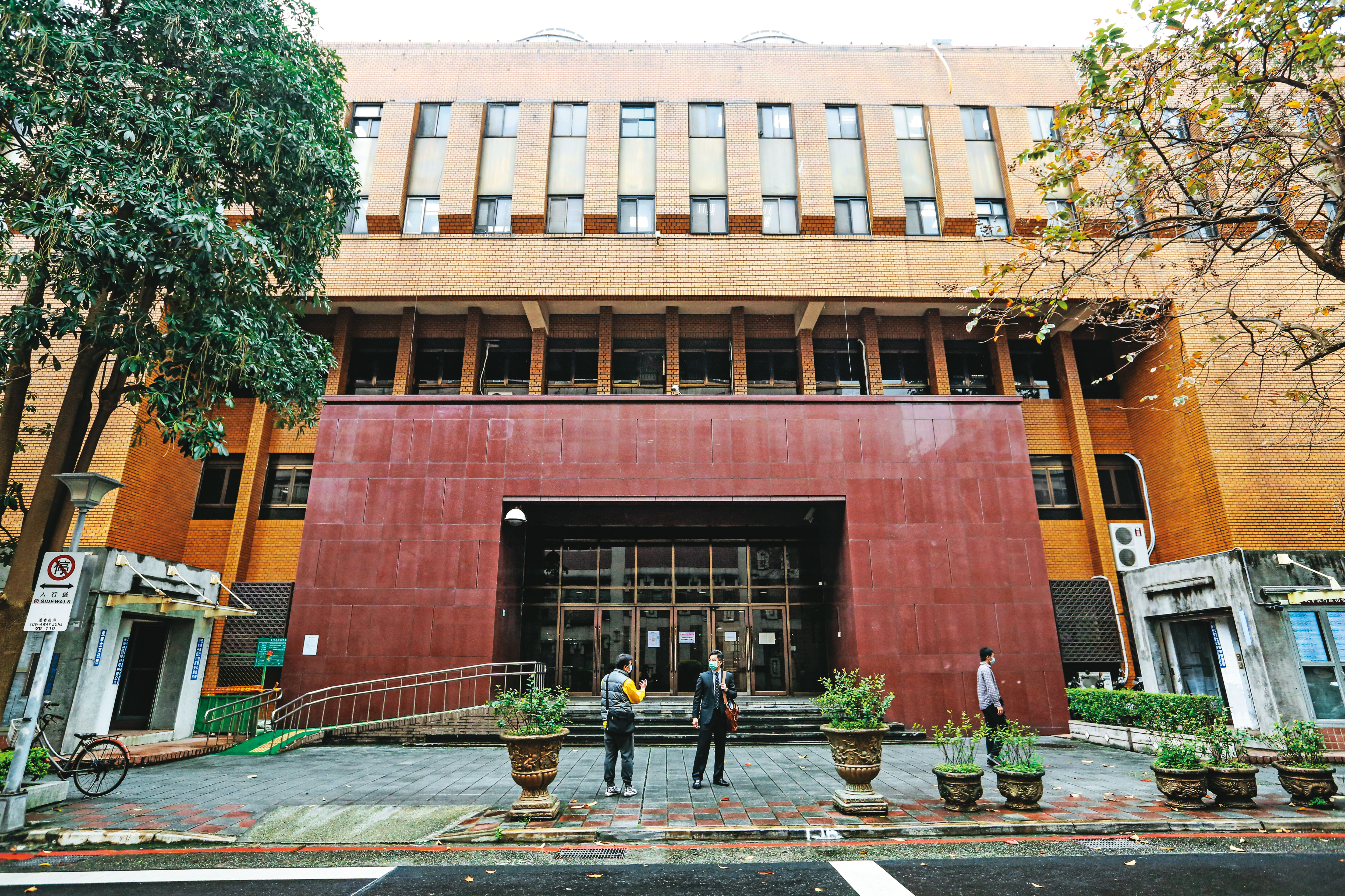 台北地院（圖）認定許男隱瞞已婚身分，以結婚為前提騙單身女交往還詐財，判刑2年。