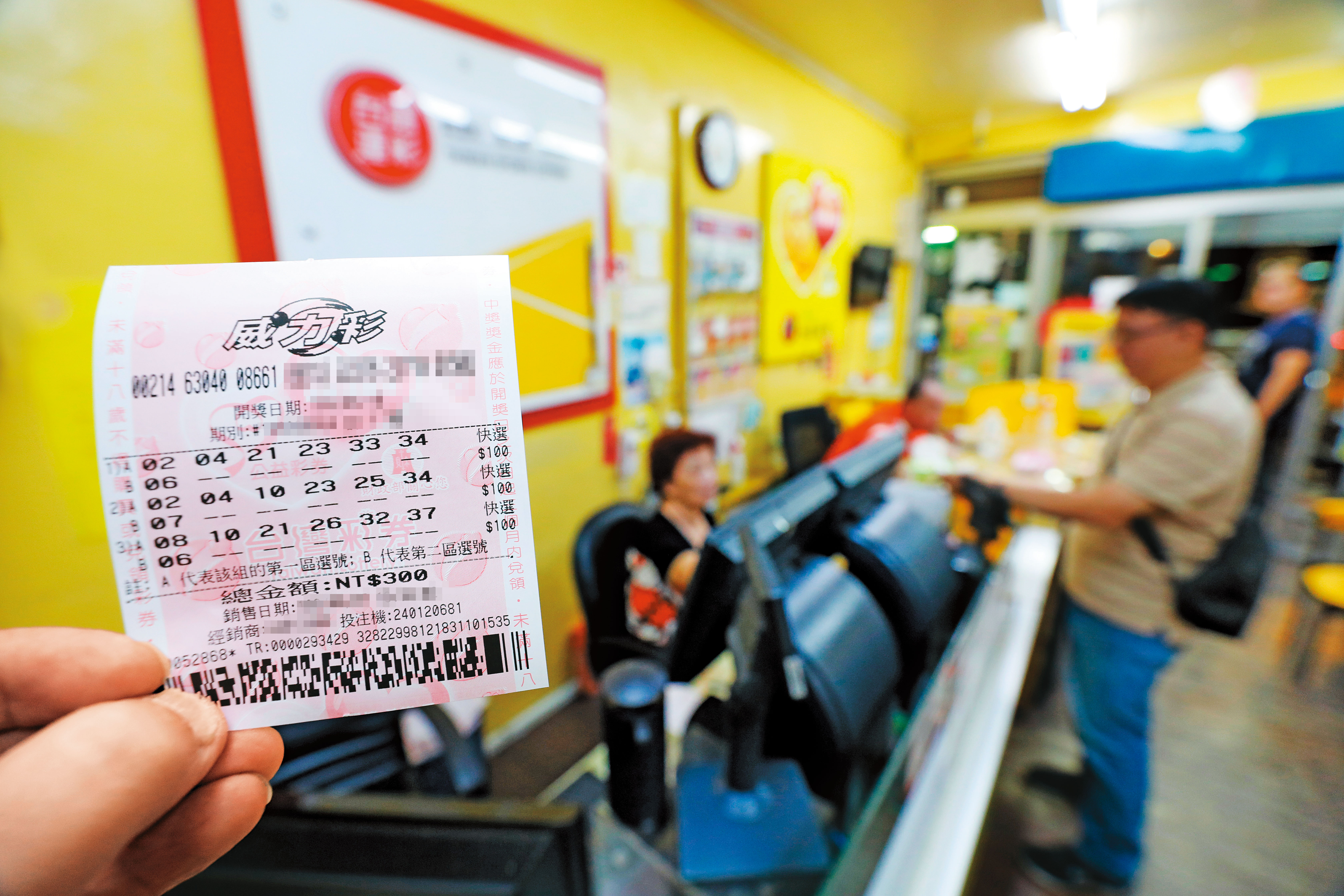 許男與鄭女交往後，曾花女生四萬餘元買彩券。示意畫面。