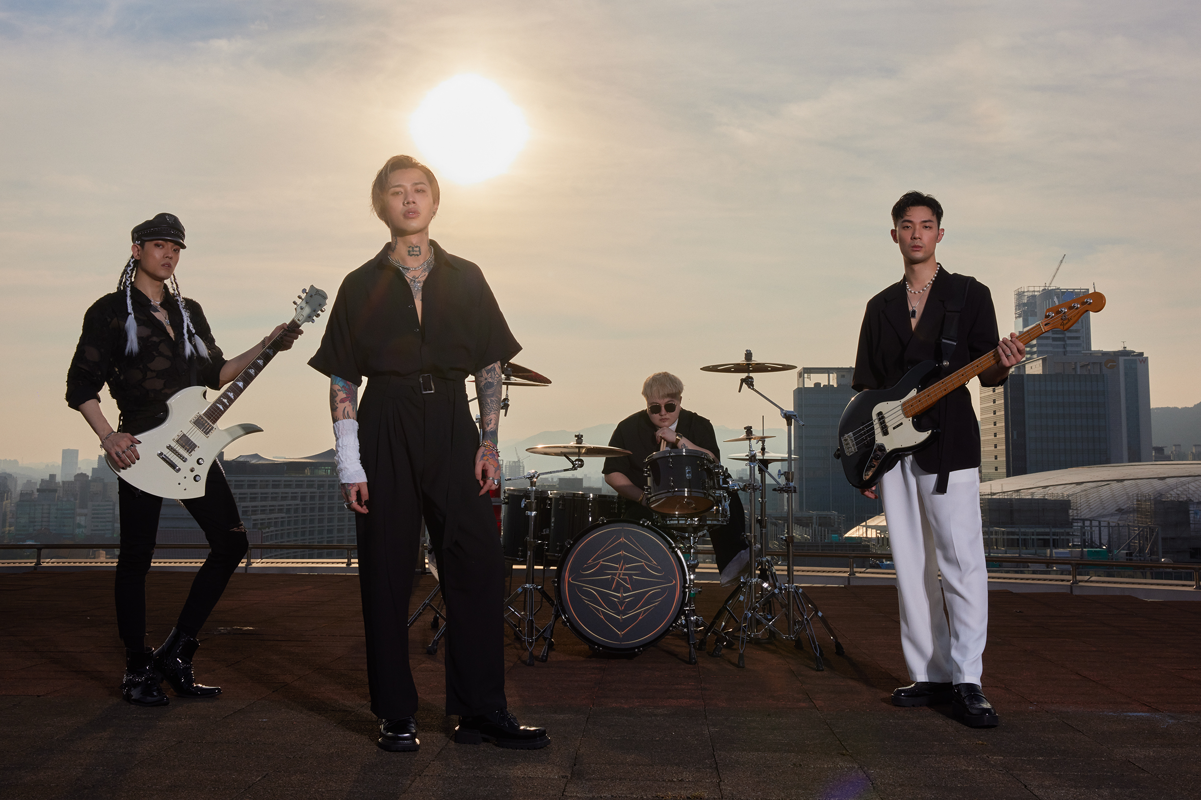 TRASH推出新專輯《Holy Trip!》。（華納唱片提供）