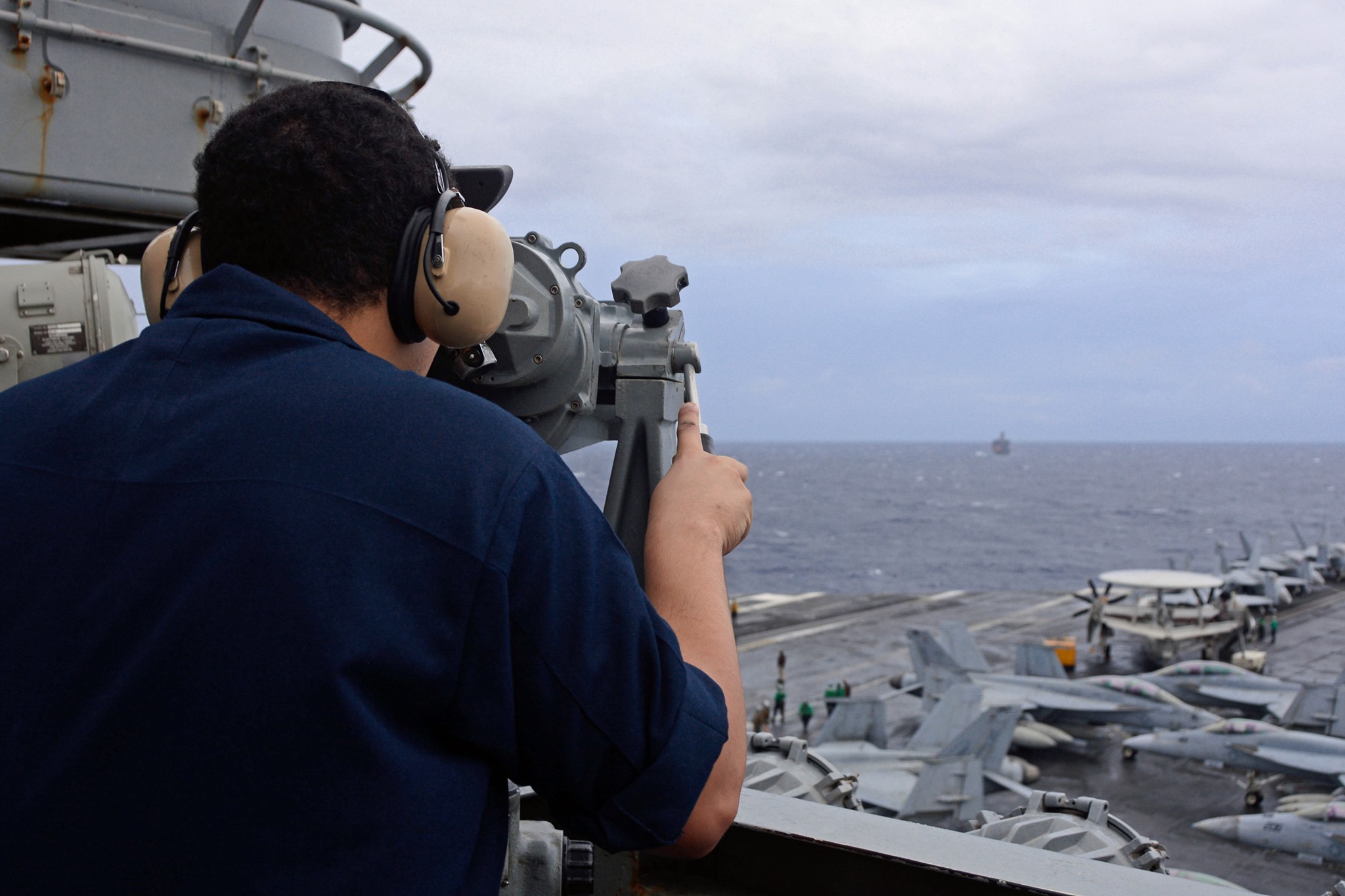 美國聯邦眾議院稍早通過「2022會計年度國防授權法案」，建議美國國防部邀請台灣參加2022年環太平洋軍事演習（PIMPAC）。圖為美國第七艦隊航空母艦。（翻攝自U.S. Pacific Fleet臉書）