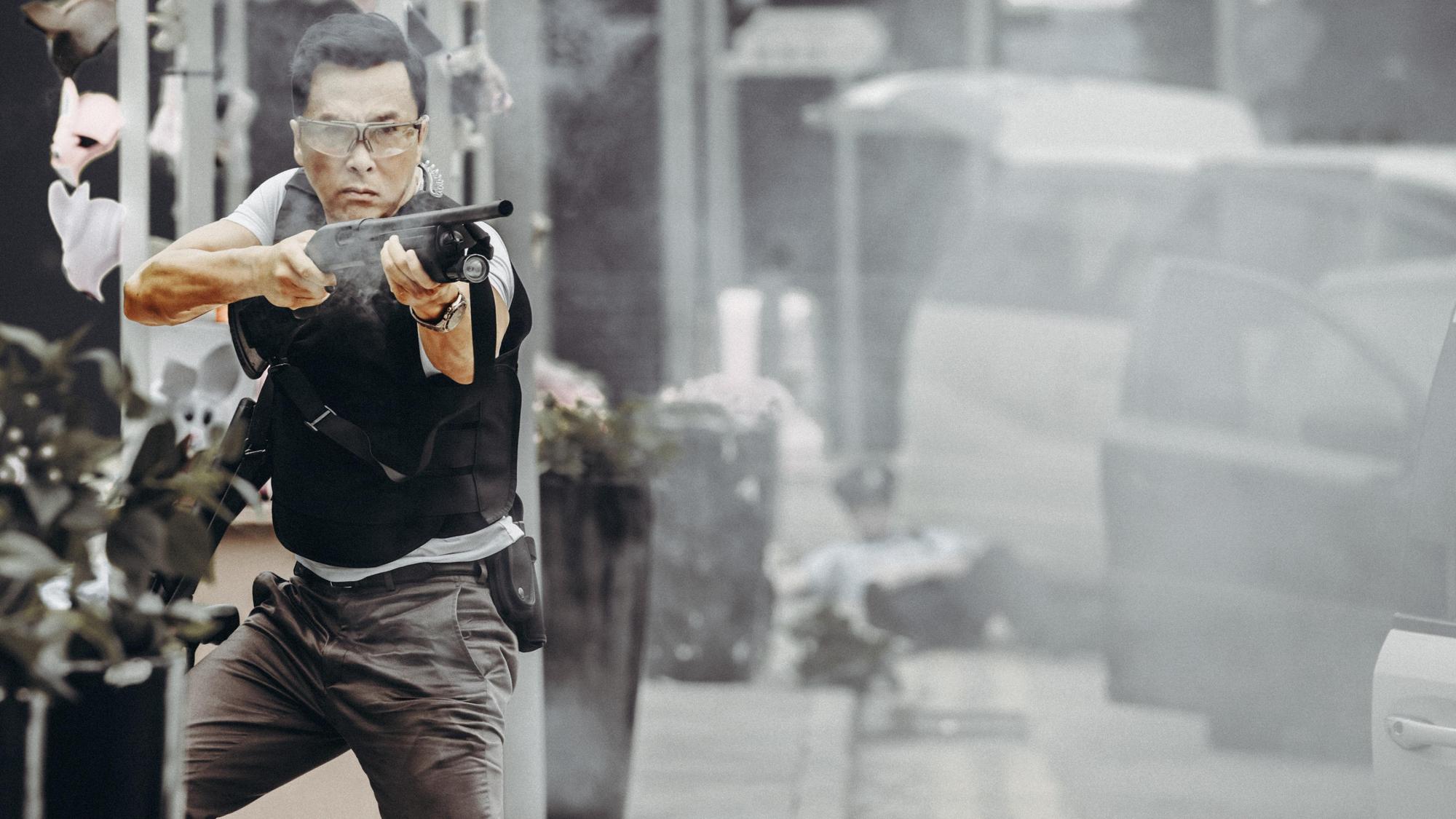 甄子丹再度扮正義又嫉惡如仇的警察。(華映)