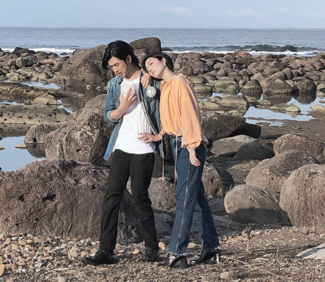 桂綸鎂與陳柏霖繼《藍色大門》後，在車商廣告牽線下終於再度合作。（富豪汽車提供）