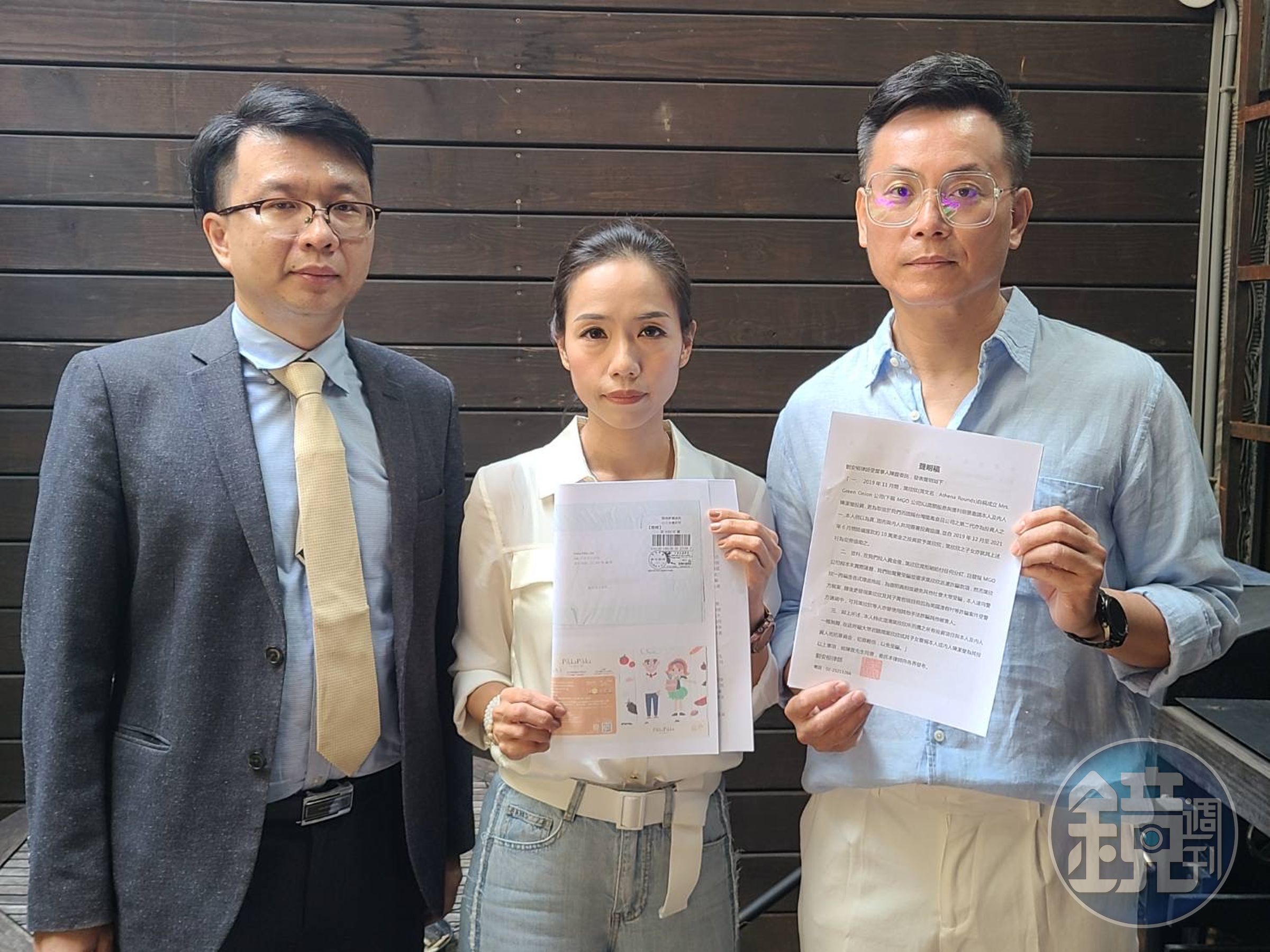 陳霆夫妻（右、中）遭舊識詐騙，損失超過300萬元。（星瀚國際傳播提供）