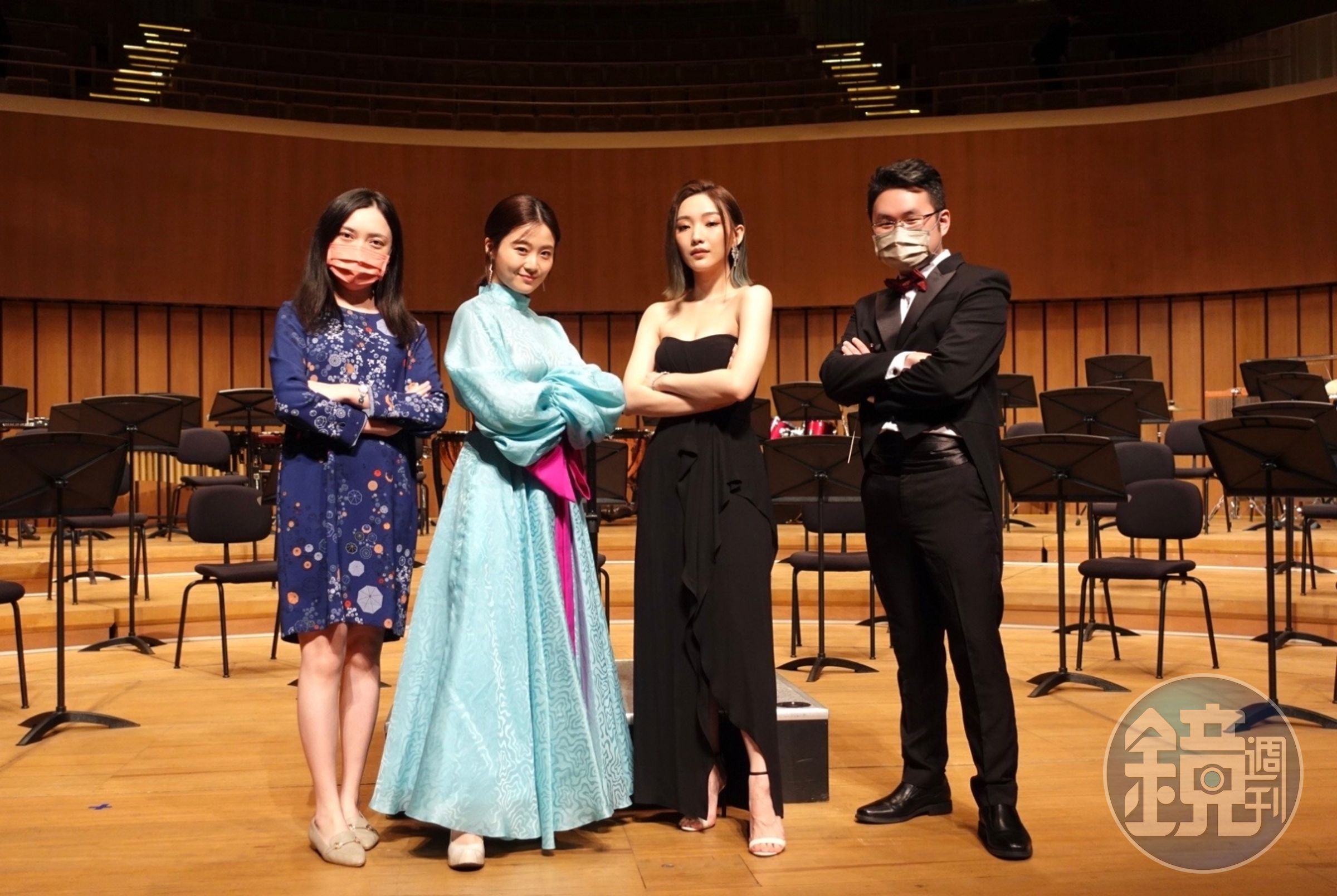 閻奕格受邀演唱經典電影《天空之城》主題曲〈君をのせて〉，與40人編制的管樂團一起表演。（華研提供）