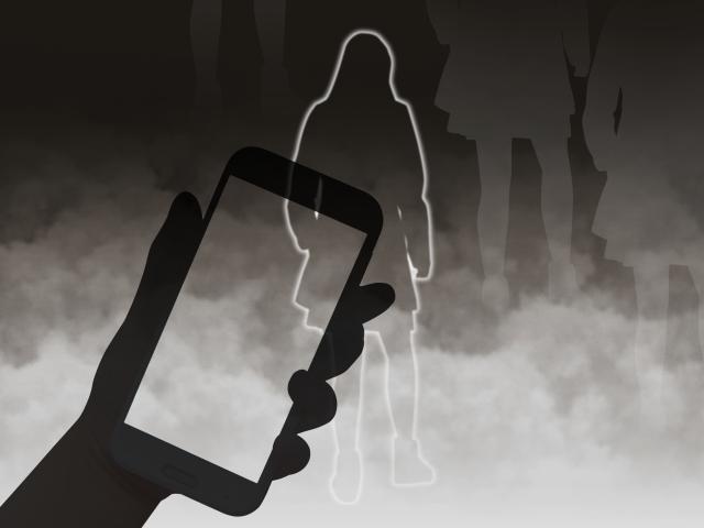 一對情侶吵架，女方聲稱在被男友攻擊之下，丟擲手機卻意外害死男友；示意圖。（photo-ac）