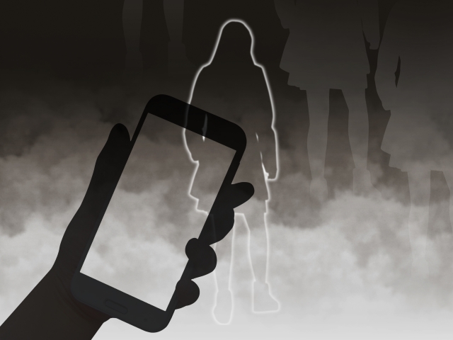 一對情侶吵架，女方聲稱在被男友攻擊之下，丟擲手機卻意外害死男友；示意圖。（photo-ac）