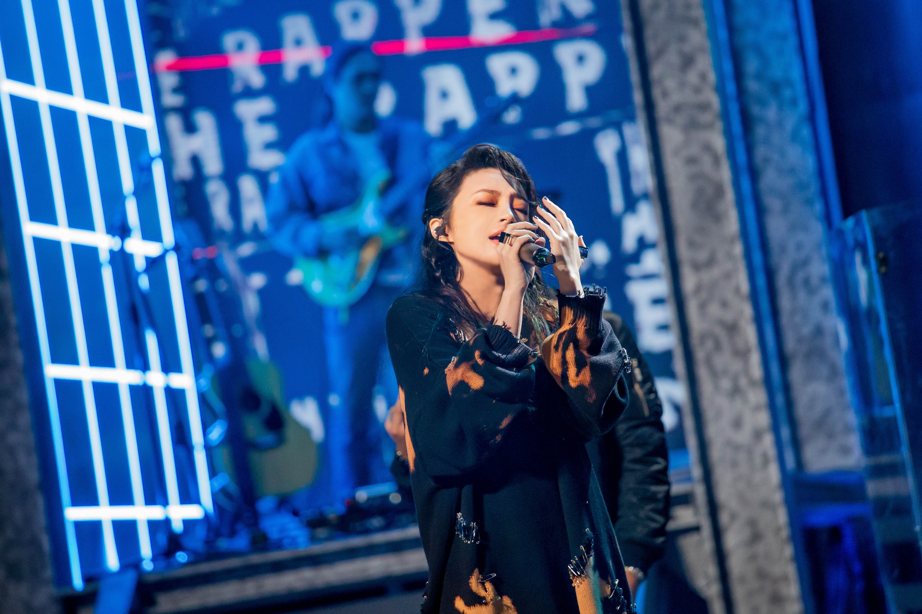 Faye詹雯婷再次演唱〈Lydia〉,挑戰全新的音樂風格。(《大嘻哈時代》提供)