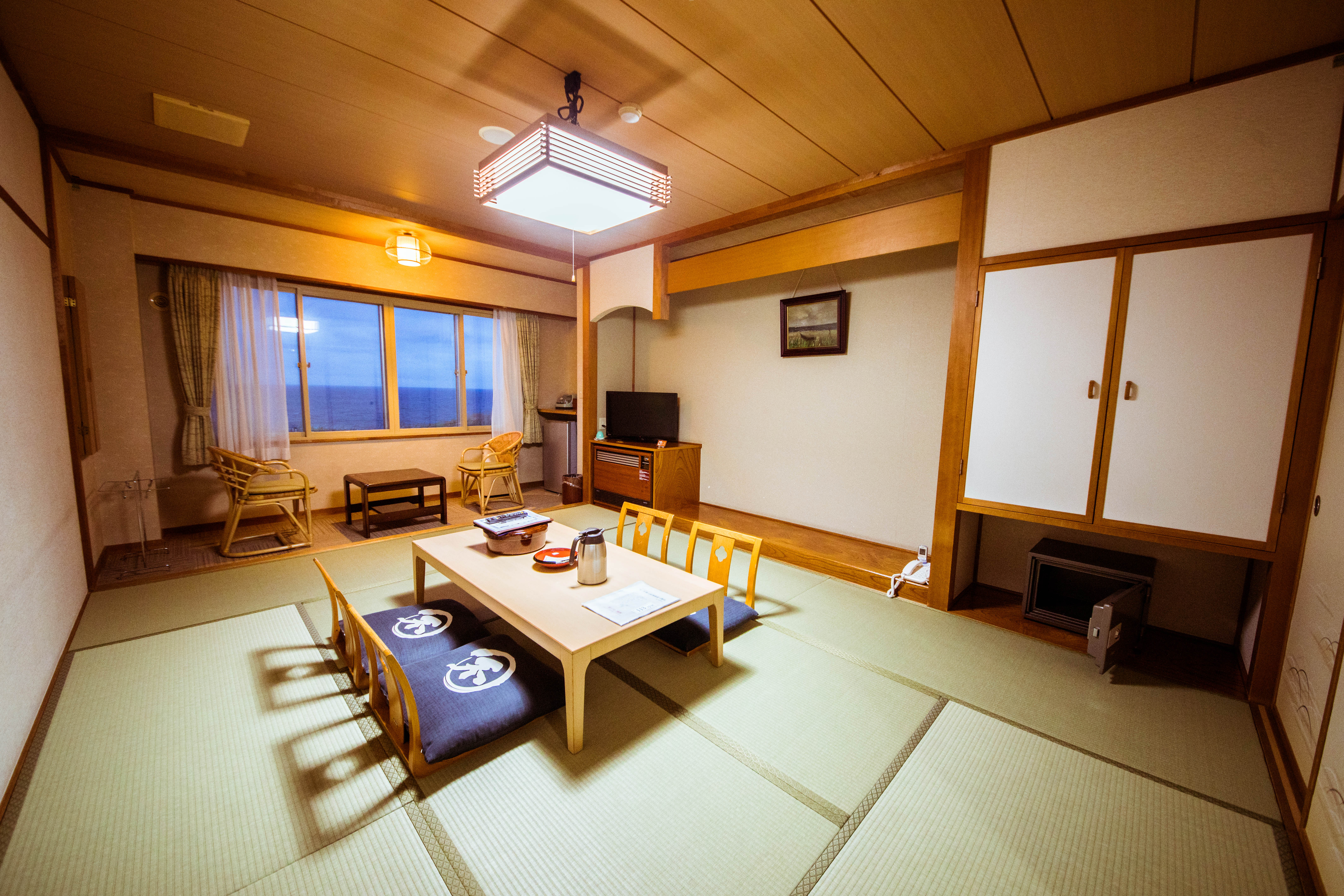 喜歡體驗溫泉旅館懷舊氛圍的遊客，能入住傳統日式客房。（日本觀光局JNTO提供）