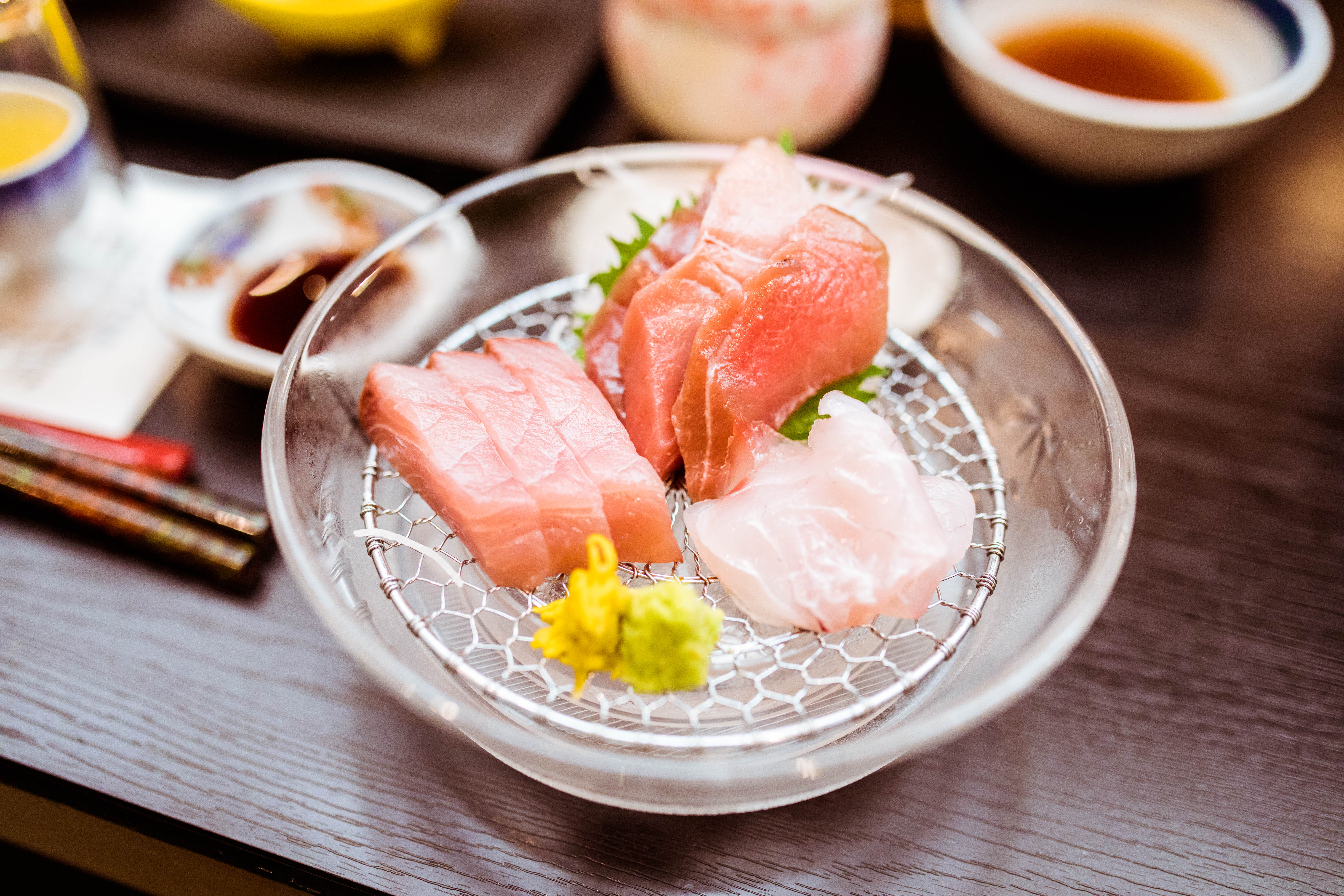 料理中所使用的生魚片等漁獲，多半是選用青森及深浦的在地食材。（日本觀光局JNTO提供）