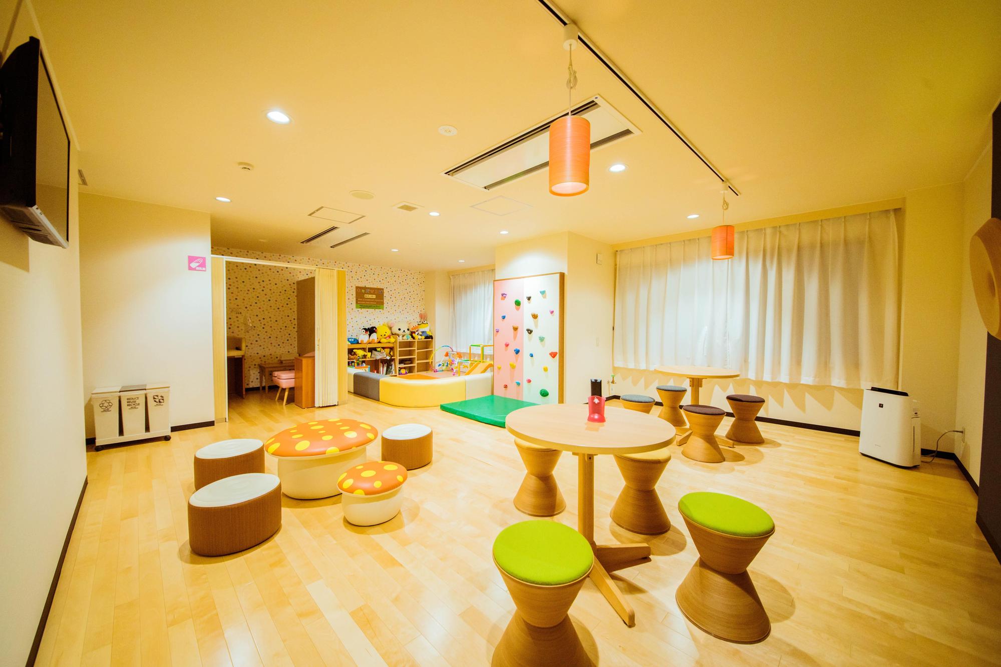 擁有40多年歷史的溫泉旅館，日前也改裝推出適合家庭的全新親子客房。（日本觀光局JNTO提供）