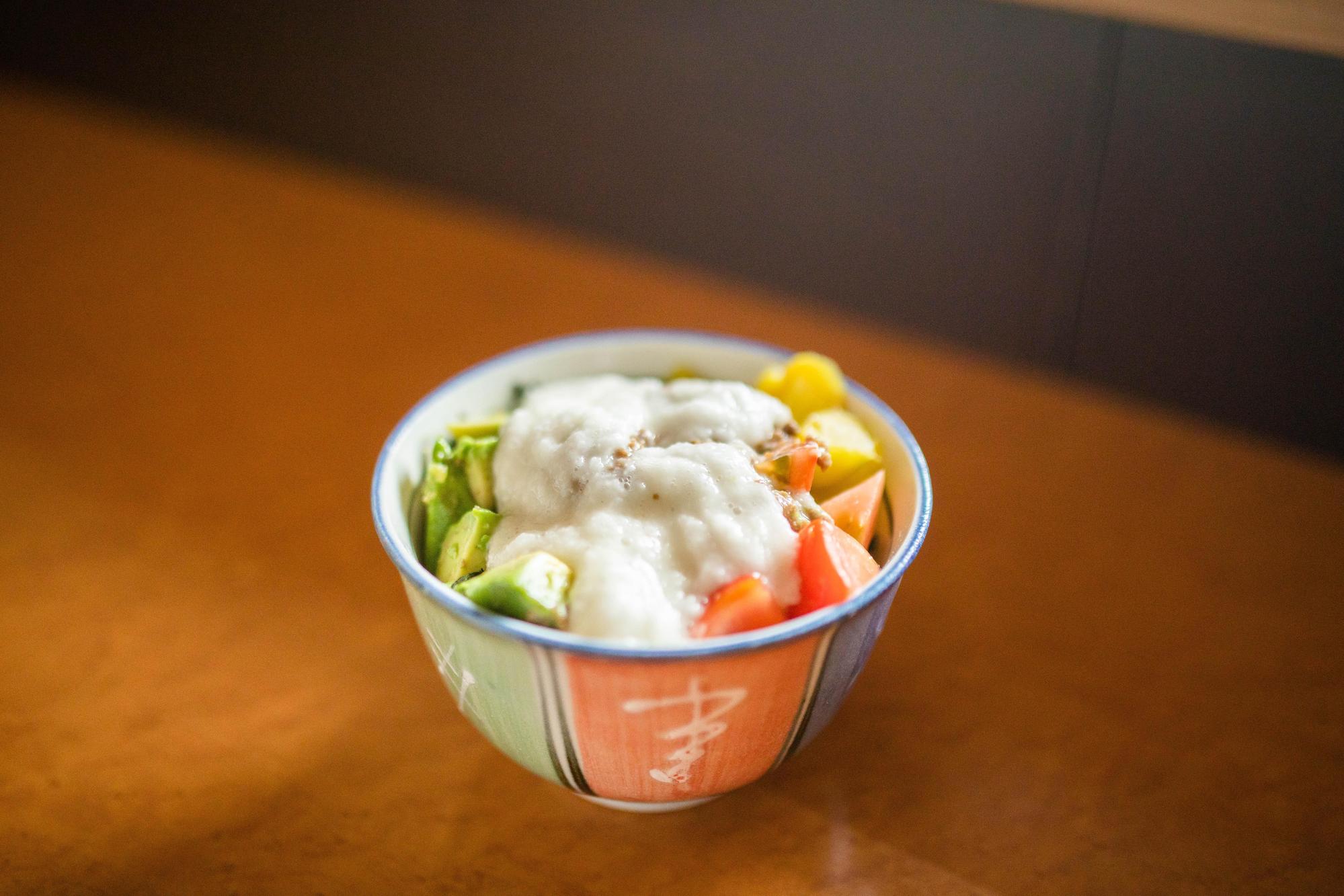 充滿儀式感的一碗海鮮丼。(日本觀光局JNTO提供)