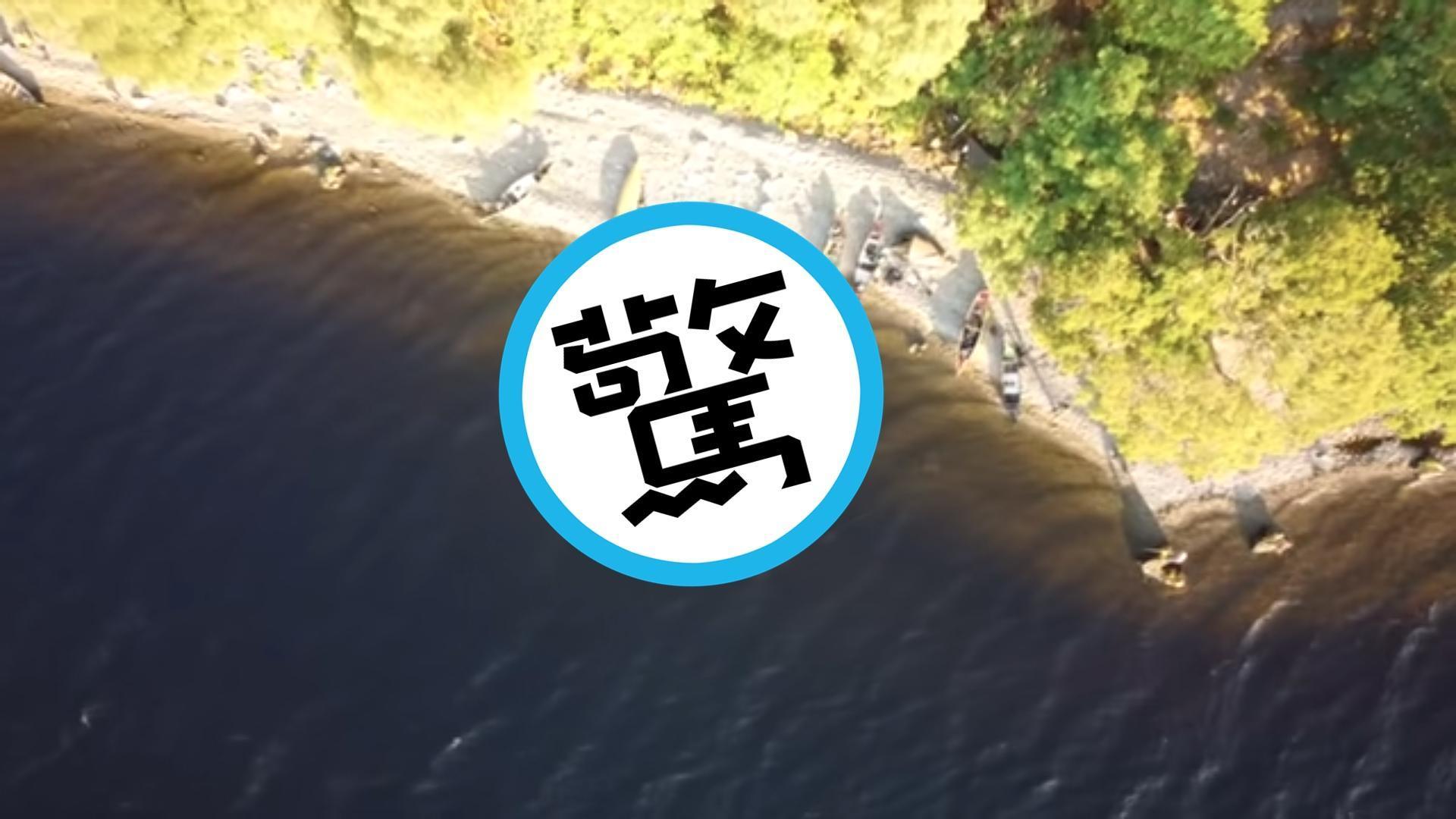 一名男子在露營影片中拍到疑似尼斯湖水怪的東西,引起討論。(翻攝自Richard Outdoors YouTube)
