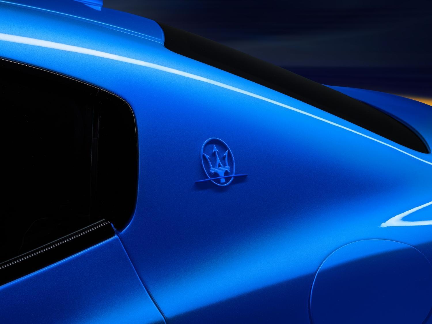 Maserati【F Tributo】Edition專屬配色Azzurro藍，是Maserati發源地蒙地拿的代表顏色之一。
