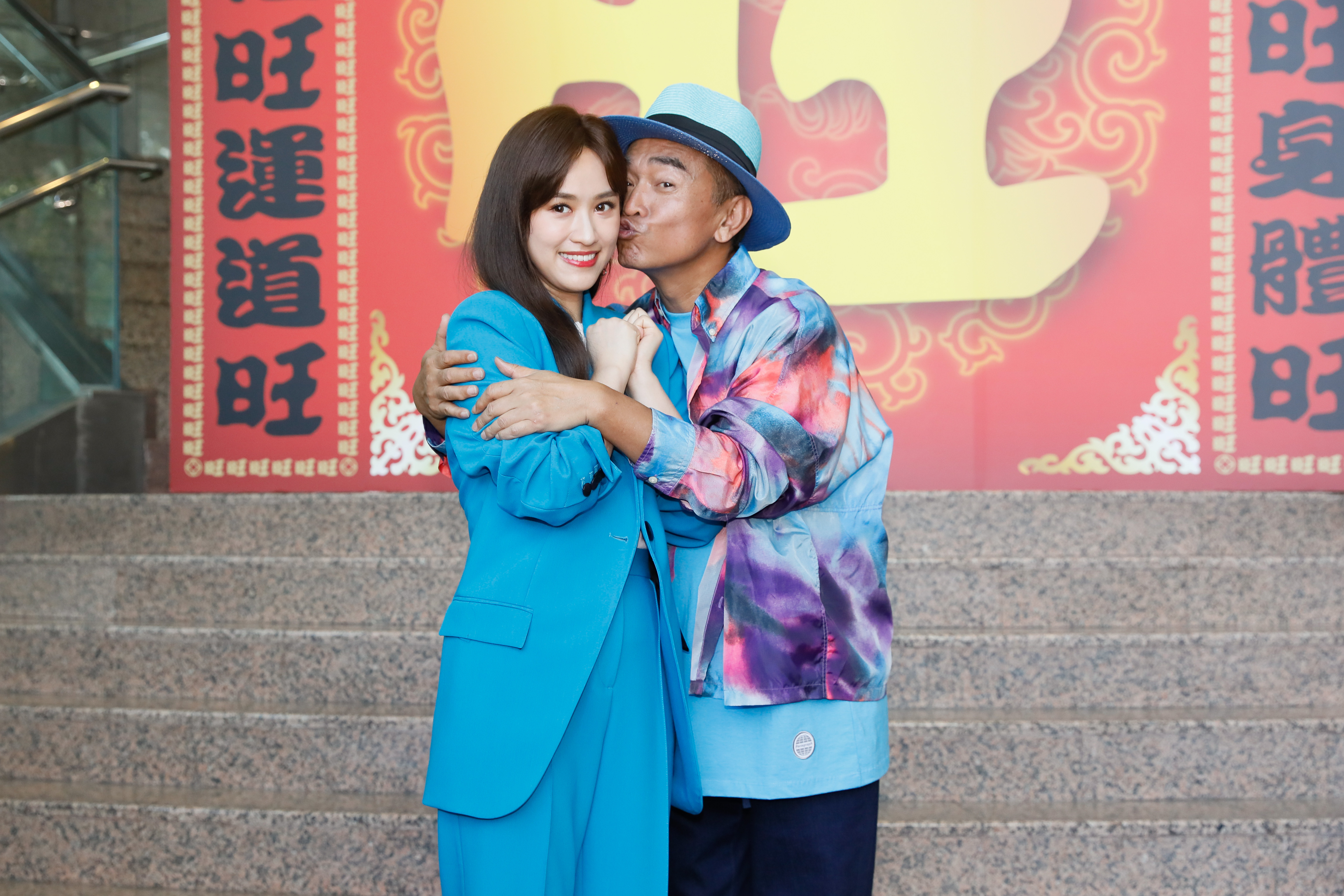 吳宗憲（右）陪吳姍儒（左）召開記者會，親口證實婚訊。