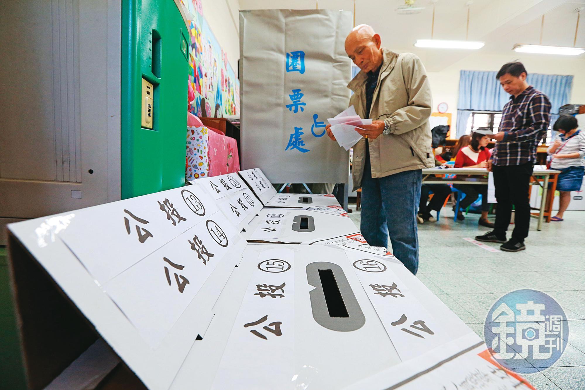 黨內人士認為,朱立倫接下來面對罷免陳柏惟案及年底公投案,必須展現強勢姿態,才能鞏固領導中心。圖為2018年九合一選舉。