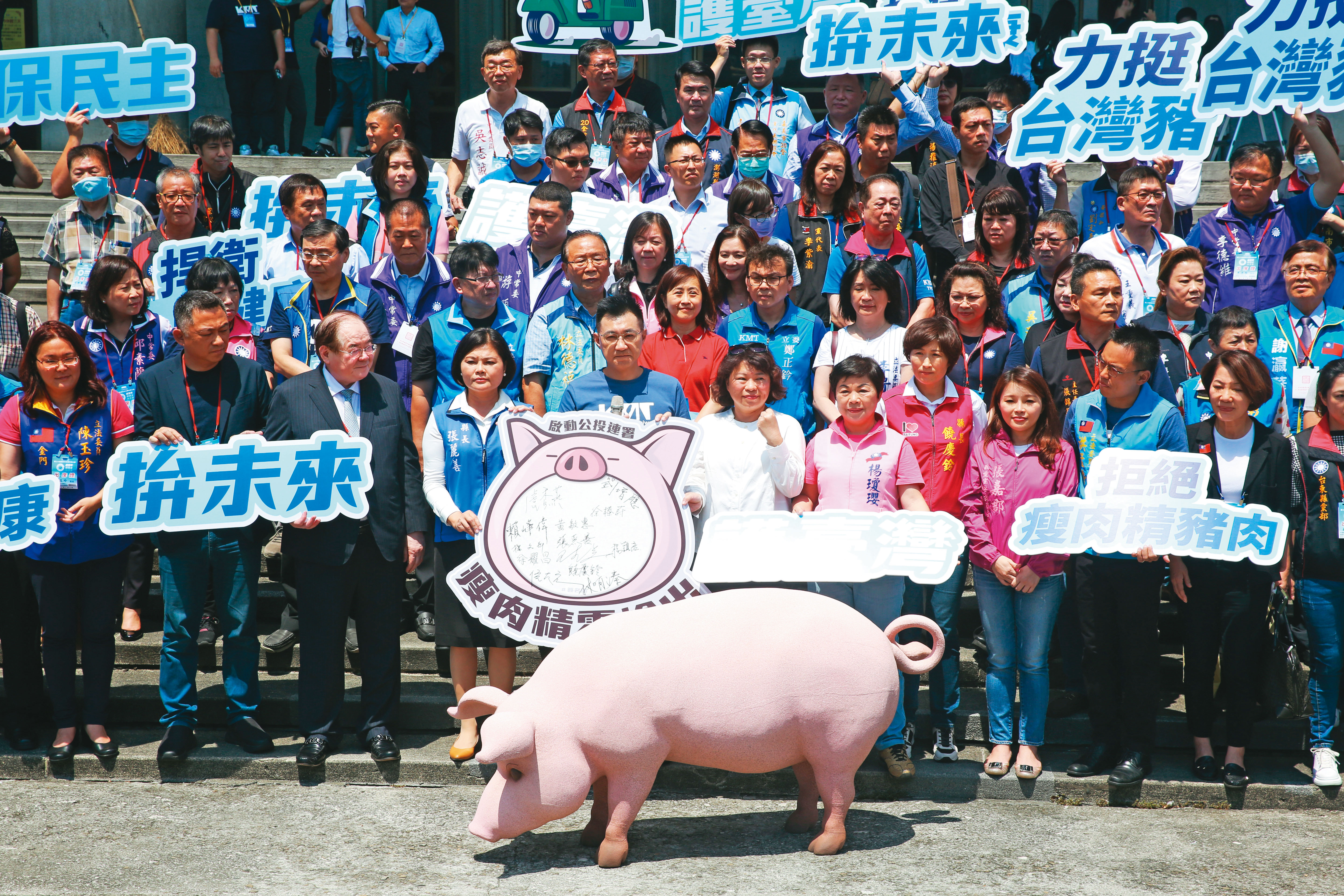 除了罷免台灣基進立委陳柏惟案之外，年底反萊豬等4大公投案是否過關，也成為朱立倫上任後的一大考驗。