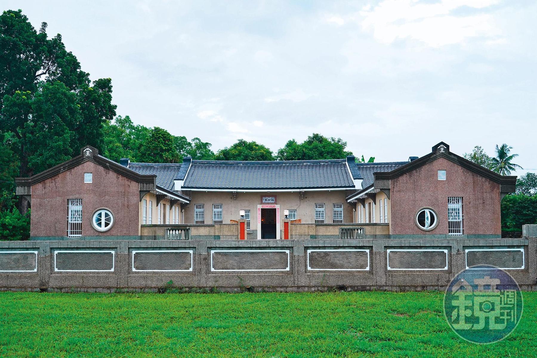 「國本農場」又稱卑南王家三合院，是一棟外部呈現閩式三合院風情、內部融入日本居住風格的建築。