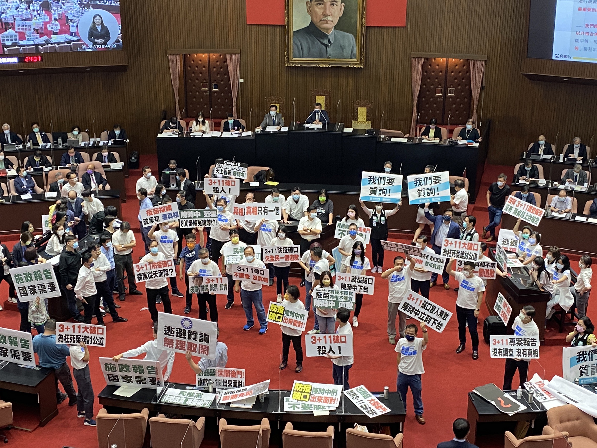 國民黨立委為了不讓蘇貞昌接受備詢，在立法院內不斷叫囂「3+11，道歉下台」。