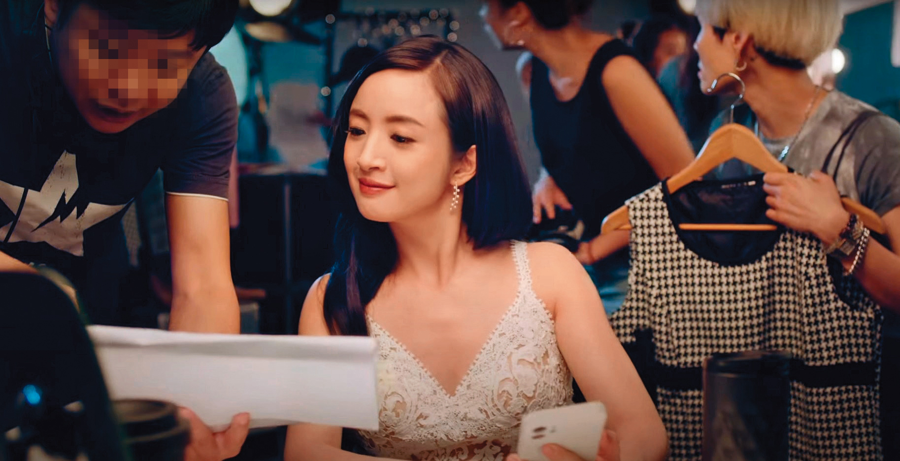 林依晨今年9月推出的手遊廣告也只有上半身。（翻攝自《放置英雄Eureka》官方網站）