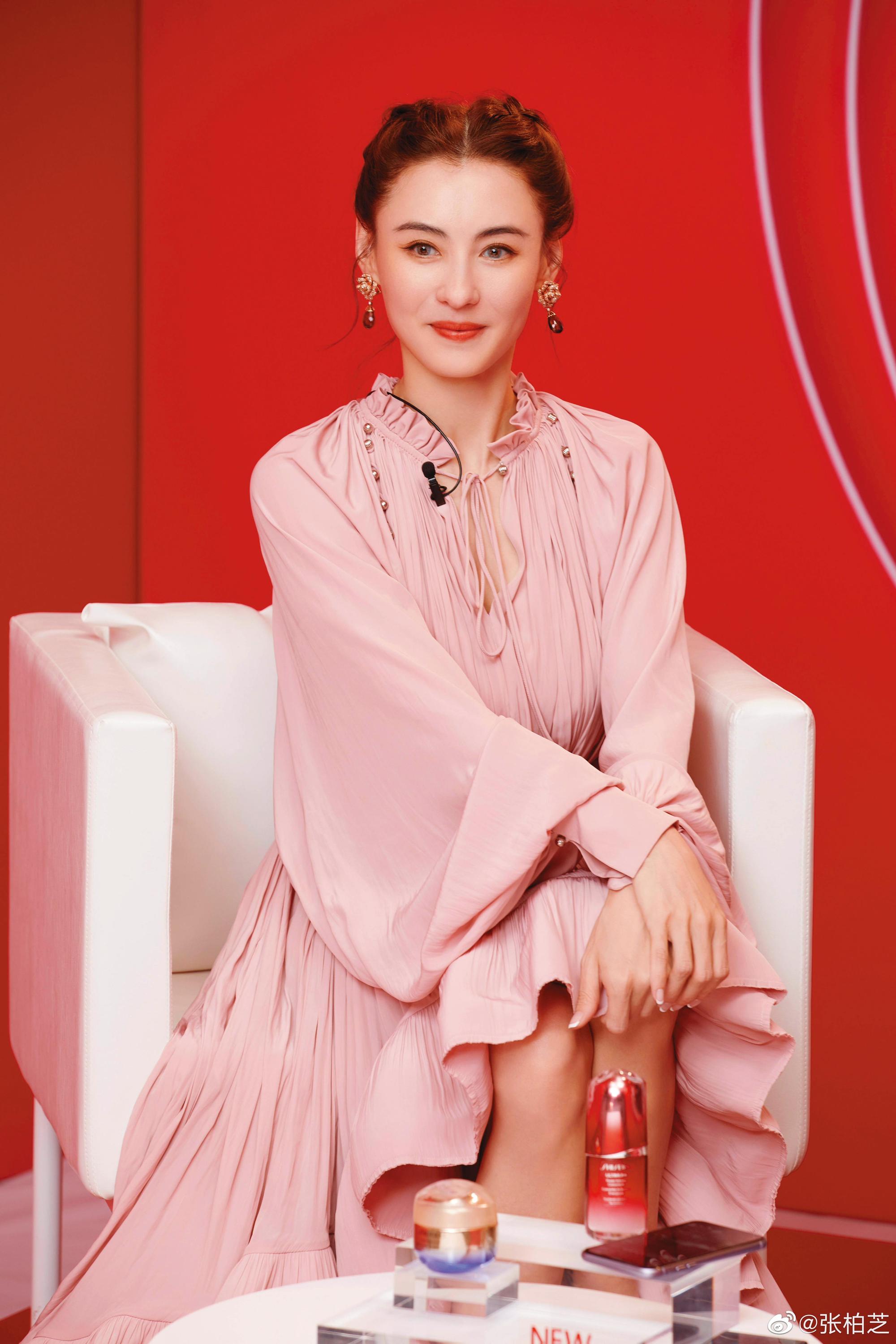 張栢芝極密產下三子,一直到現在三兒的爸是誰仍撲朔迷離。(翻攝張栢芝臉書)