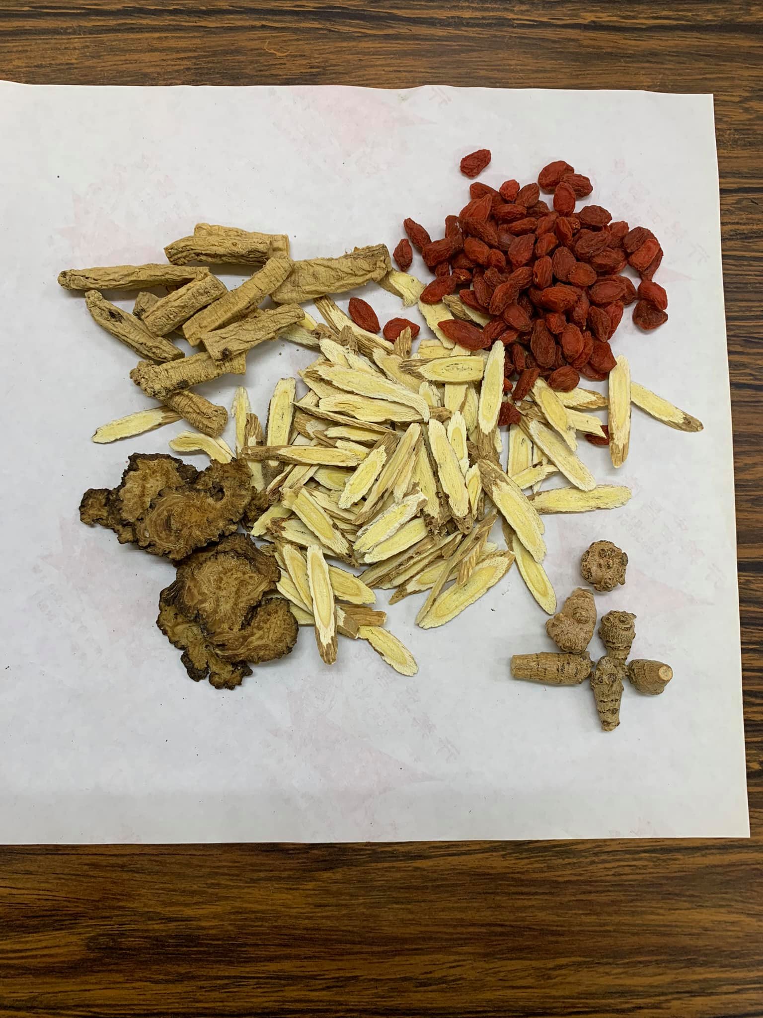 今天用的藥材，是2隻鰻魚的量。
