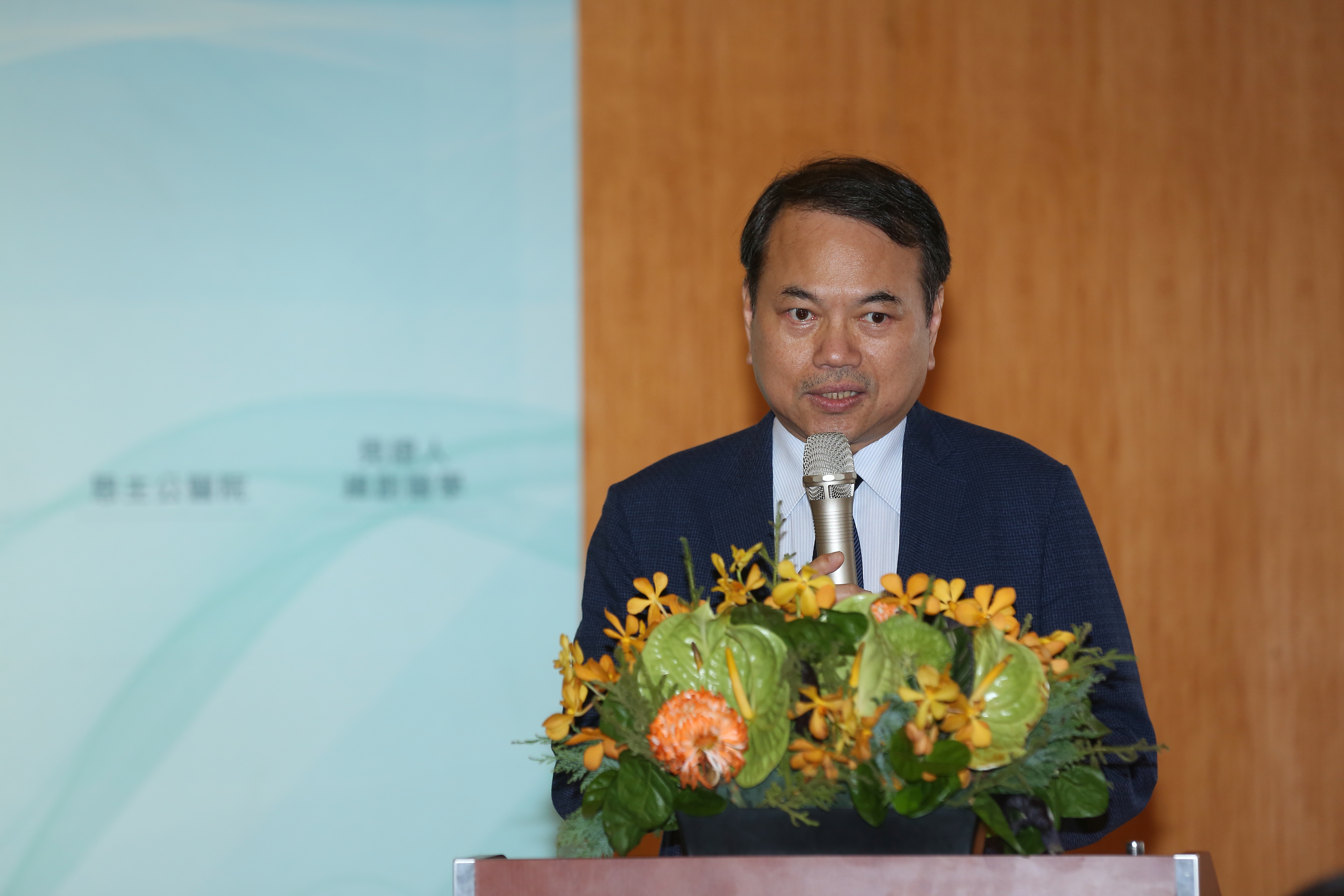 恩主公醫院院長吳志雄（圖）召開記者會，承認接種疫苗疏失，並率主管們鞠躬向大眾致歉。（本刊資料照）